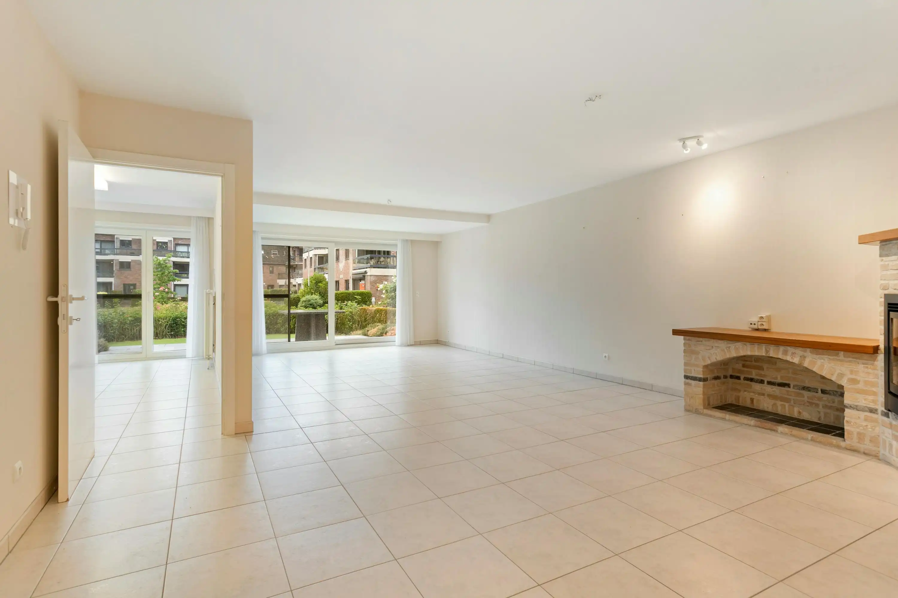 Ruim appartement (103m2) met 2 slaapkamers, terrassen te Sint-Kruis foto 3