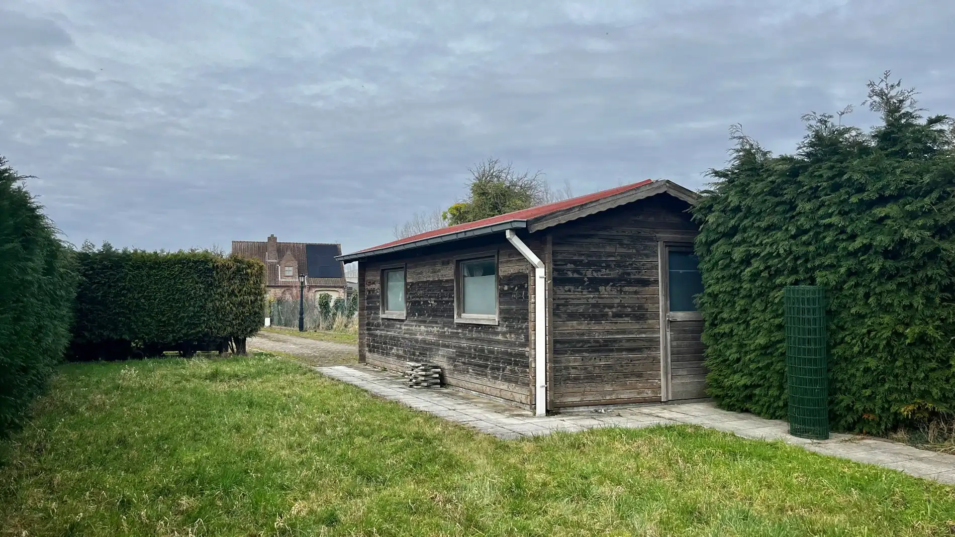 Grote woning op 924 m² met uitweg en garage foto 2