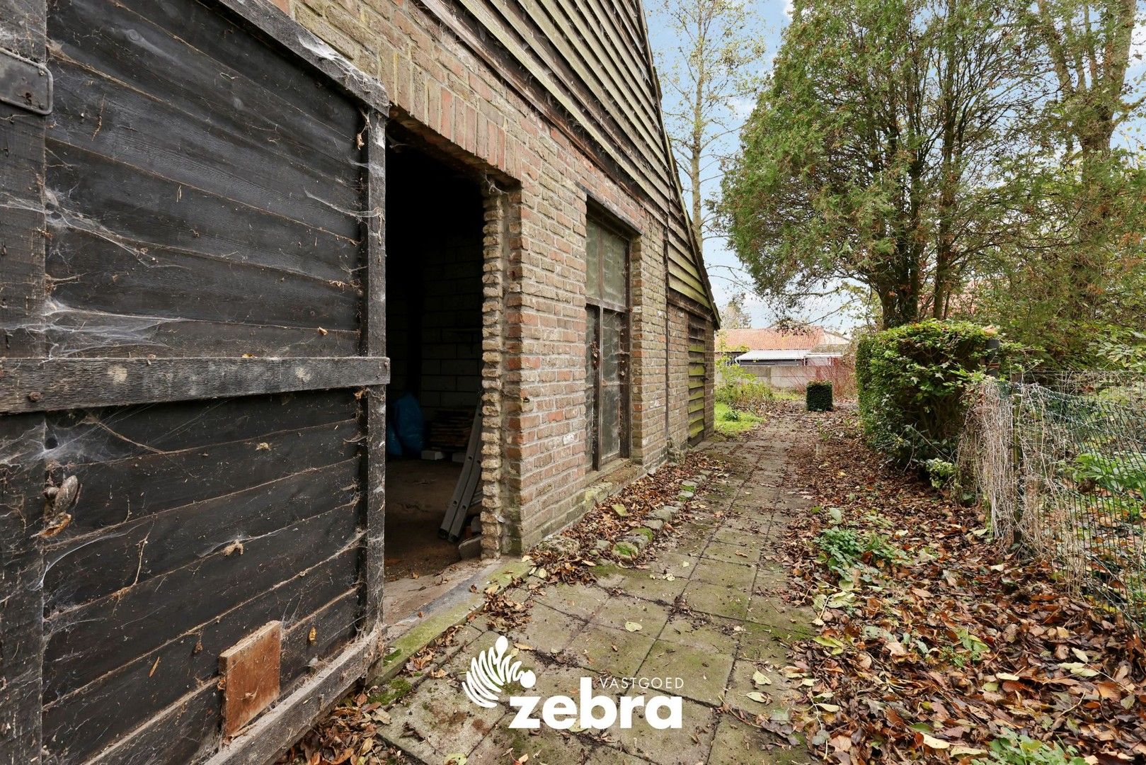 Ruime woning met grote tuin, zwemvijver en schuur in Beveren aan de IJzer! foto 28