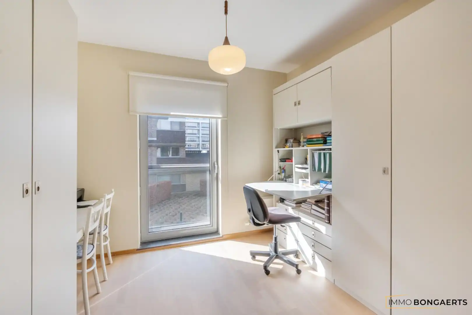 Ruim appartement met zicht op het stadsplein in het centrum van Genk foto 21