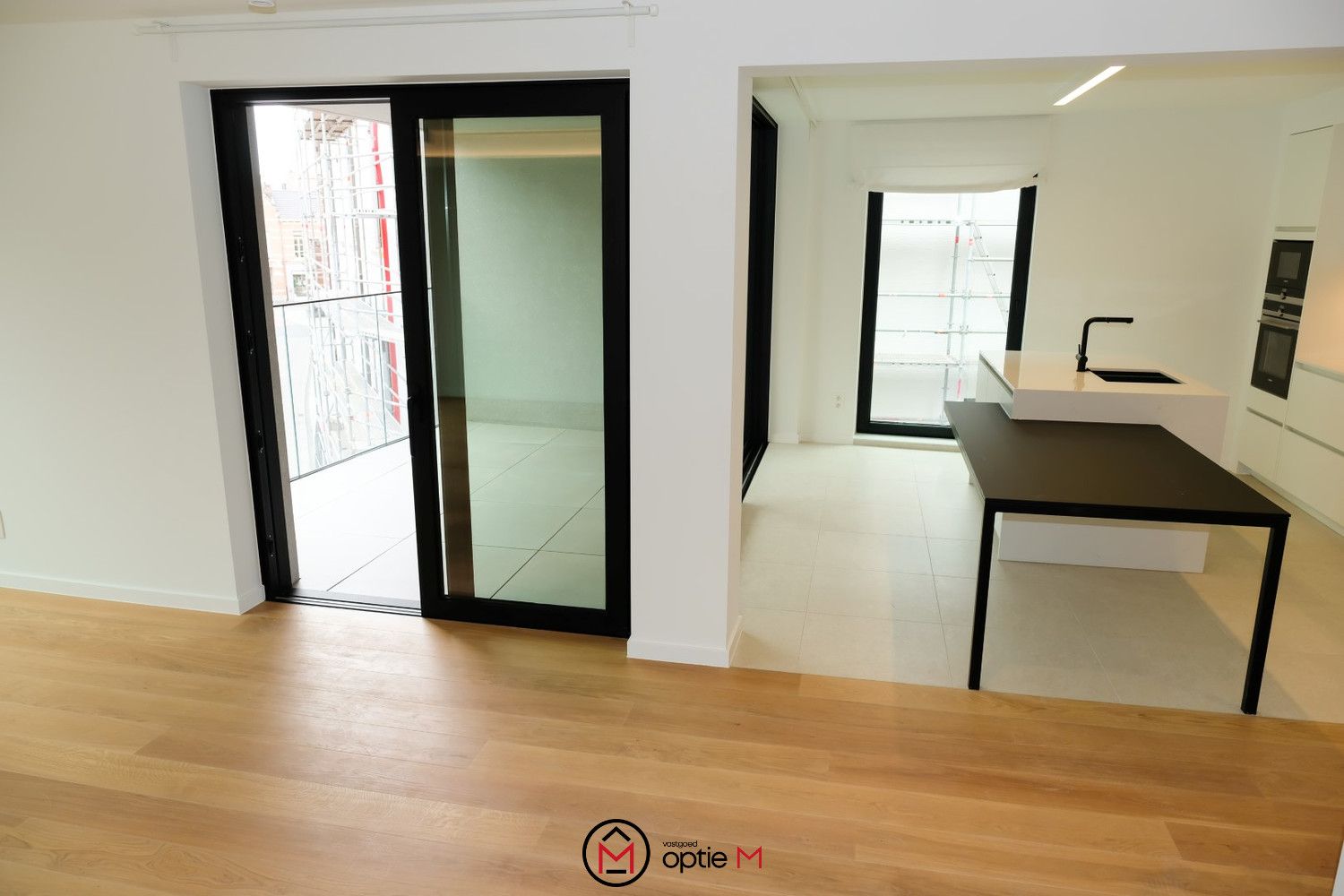 APPARTEMENT TE HUUR IN HASSELT – Ruim, licht en centraal gelegen foto 7