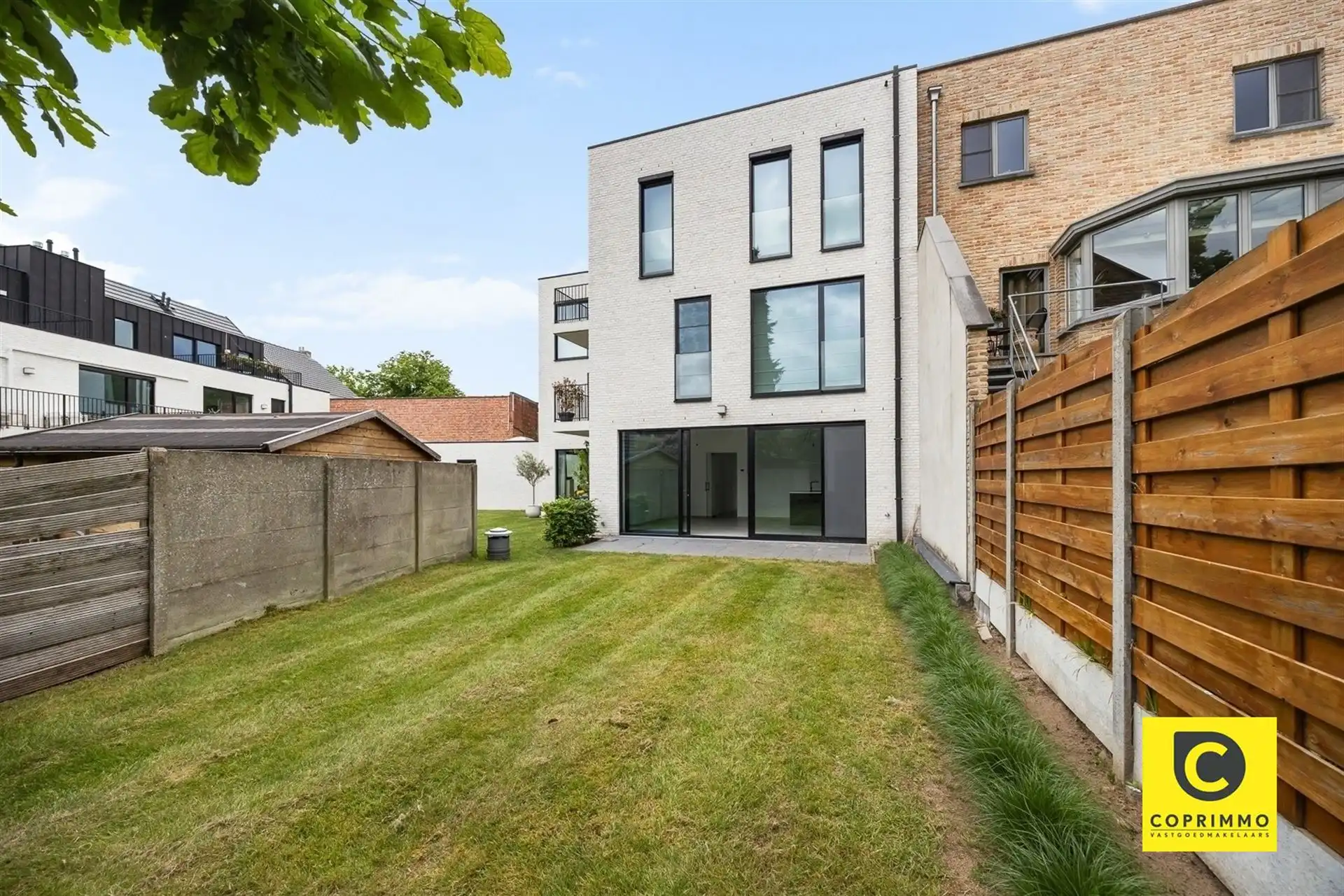 Luxueus 1 slpk app met terras en tuin + parking foto 9
