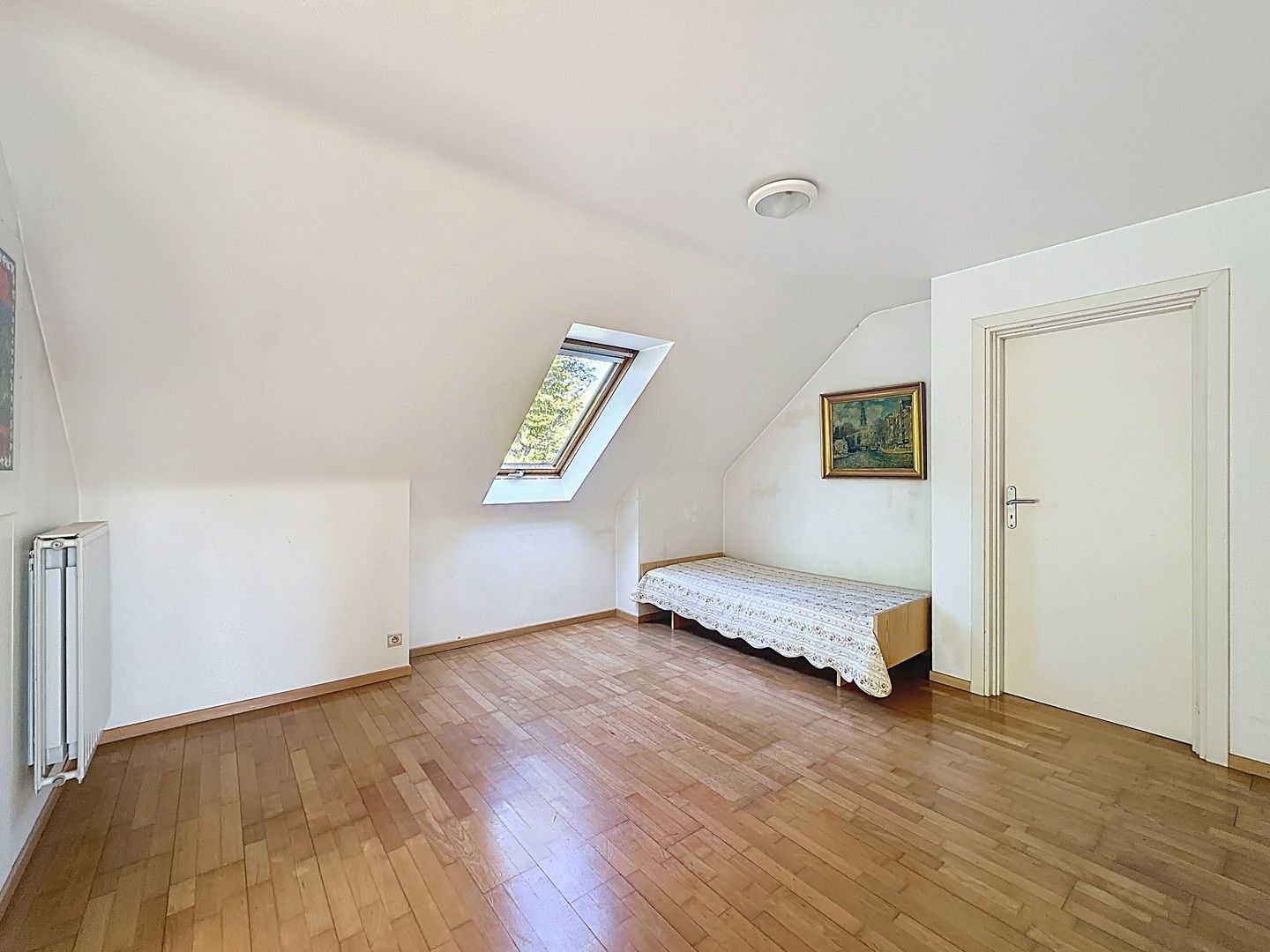 Zonovergoten alleenstaande villa met grote prachtige tuin (1.002m²). foto 10