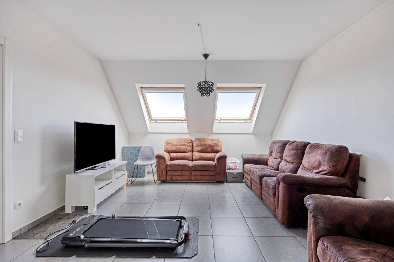 Ruime, moderne duplex met 3 slaapkamers, dressing én zolder – instapklaar en energiezuinig! foto 3