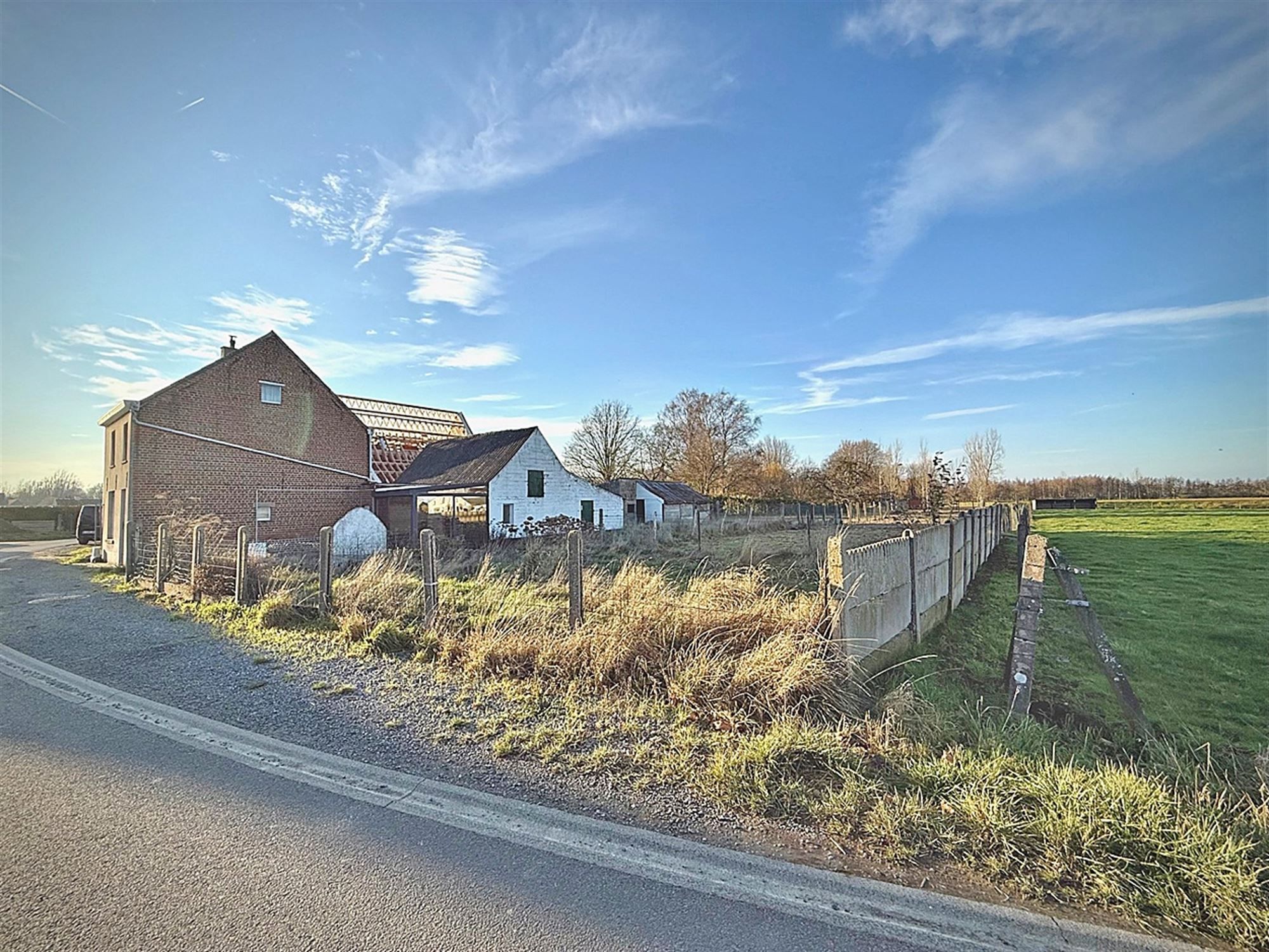 Te slopen WONING op uniek ruim PERCEEL (BOUW)GROND van ca. 3.310 m² foto 4