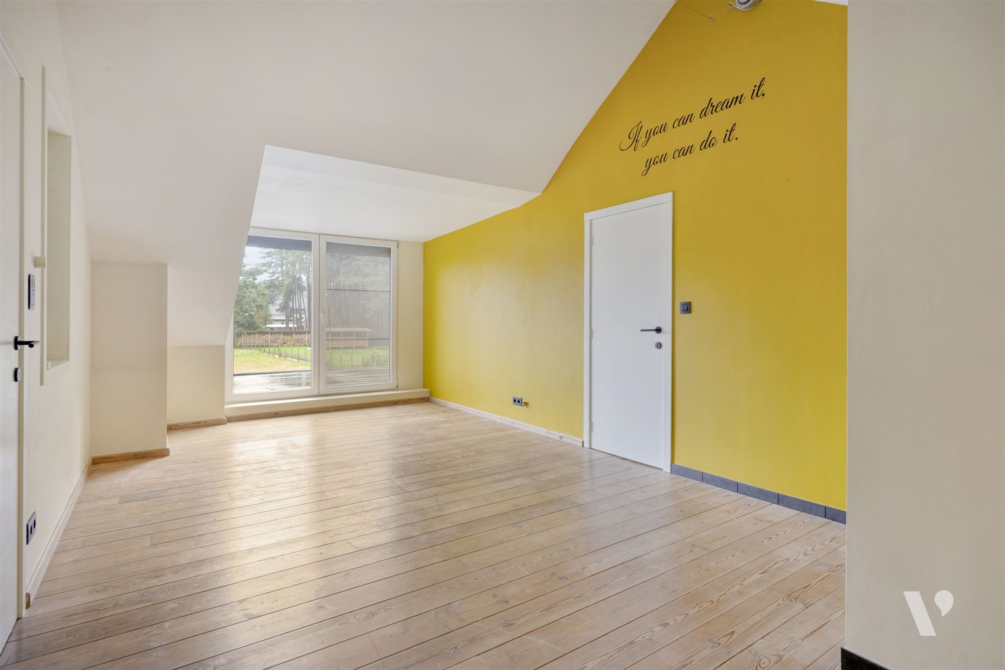 Prachtig gerenoveerde woning (279m²) met zwemvijver foto 20