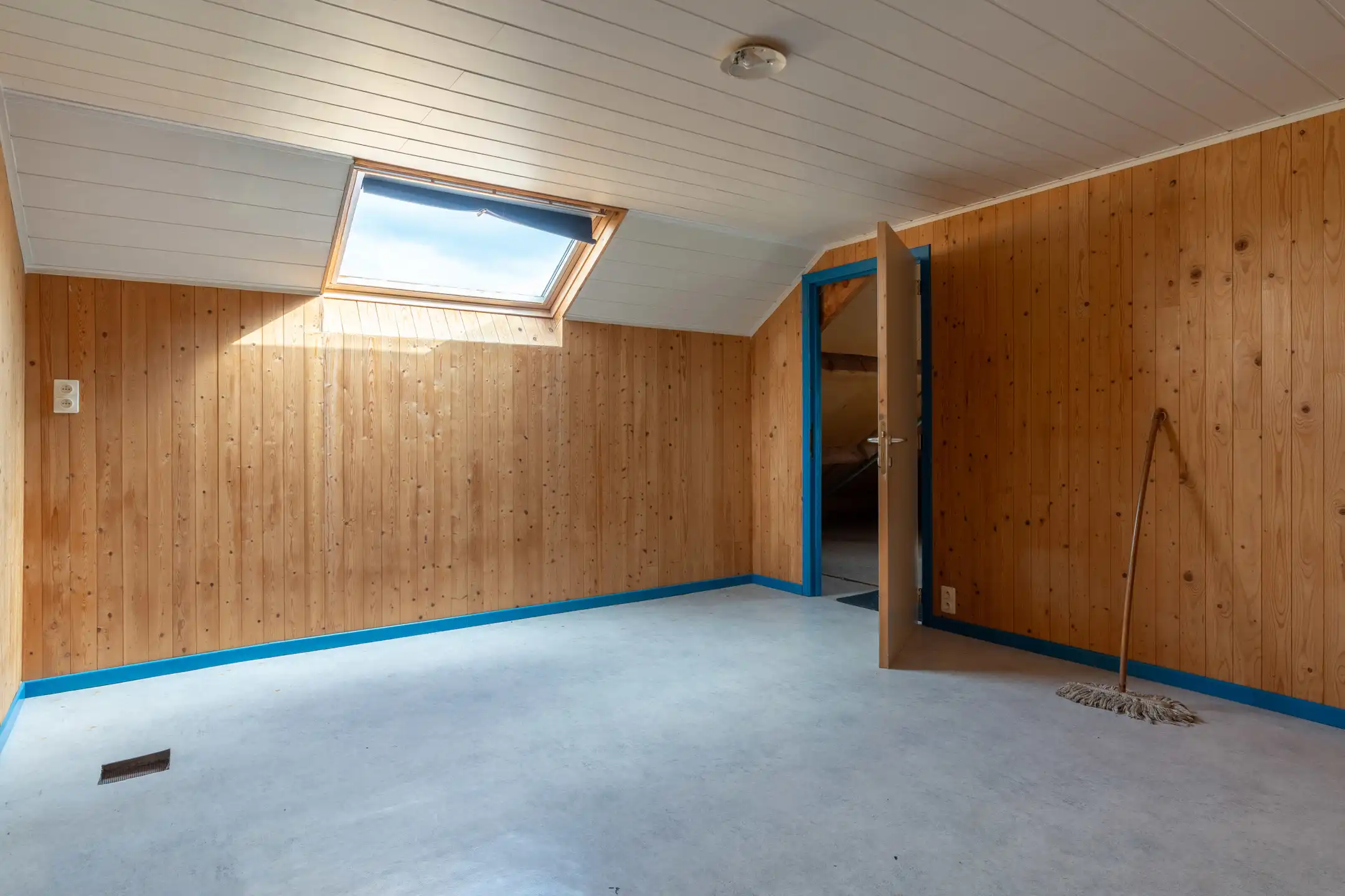 Te renoveren laagbouwwoning met 3 slpks, tuin en garage. foto 23