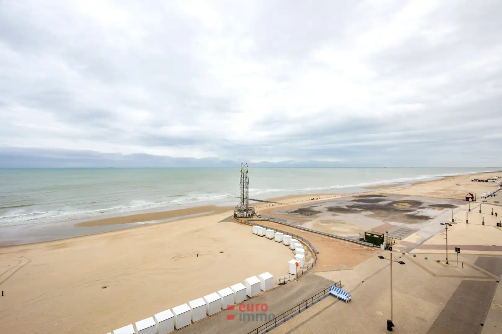 Zéér centraal op de zeedijk gelegen studio in het bruisende Middelkerke! foto 11