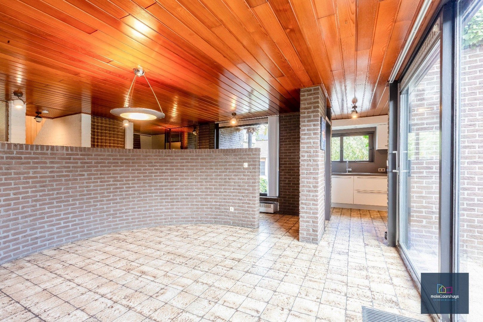 Architecturale woning op een rustige ligging foto 7