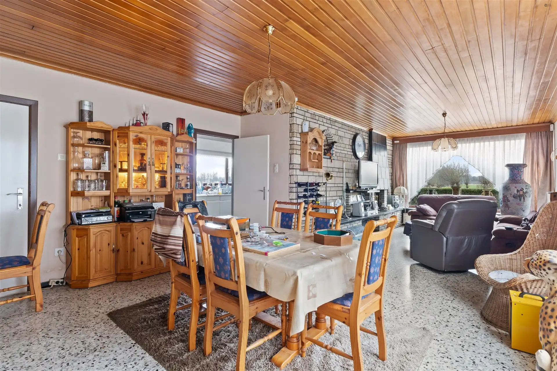 Te renoveren bungalow op een ruim stuk grond foto 9