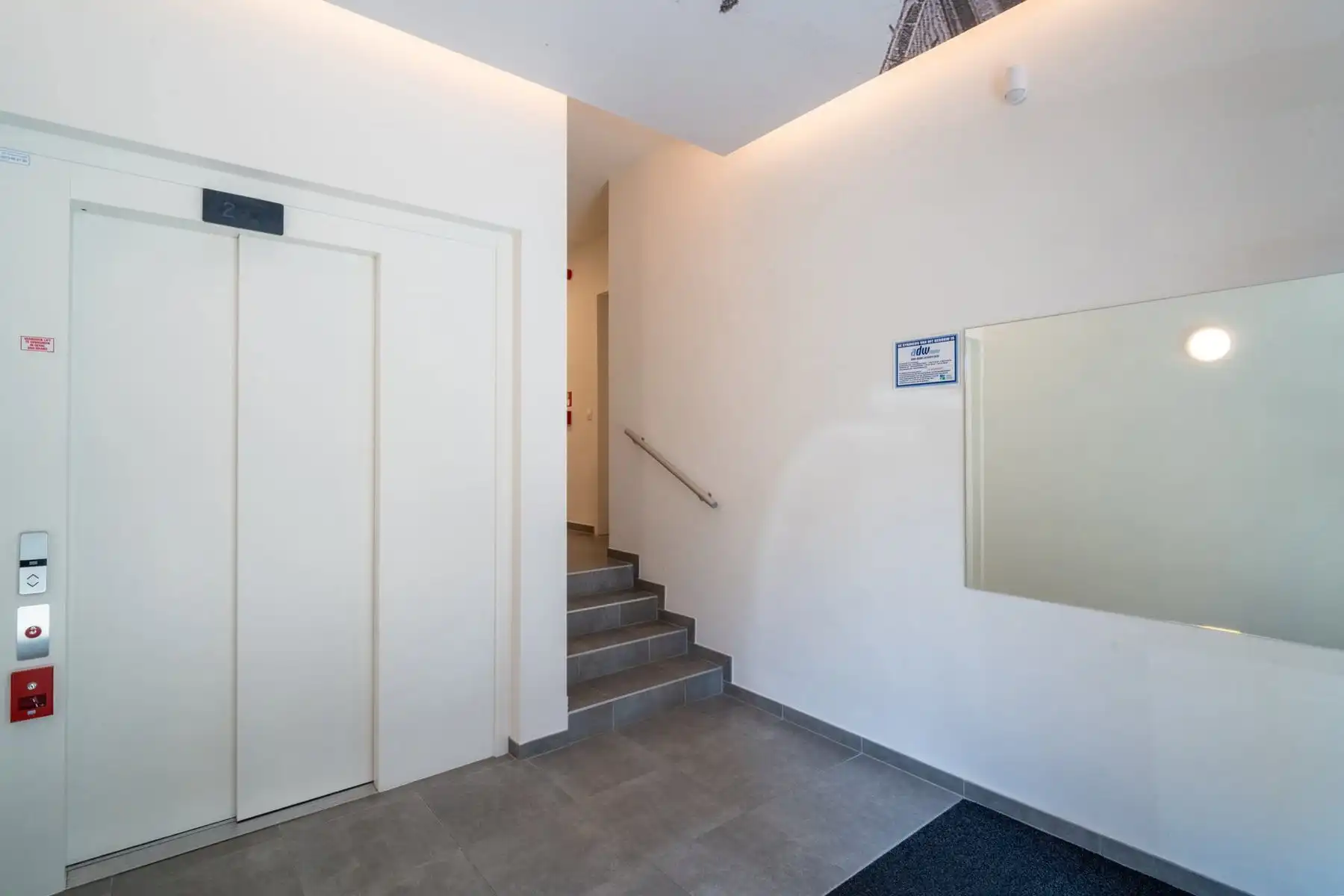 Instapklaar appartement met 2 slpks, terras en staanplaats foto 22
