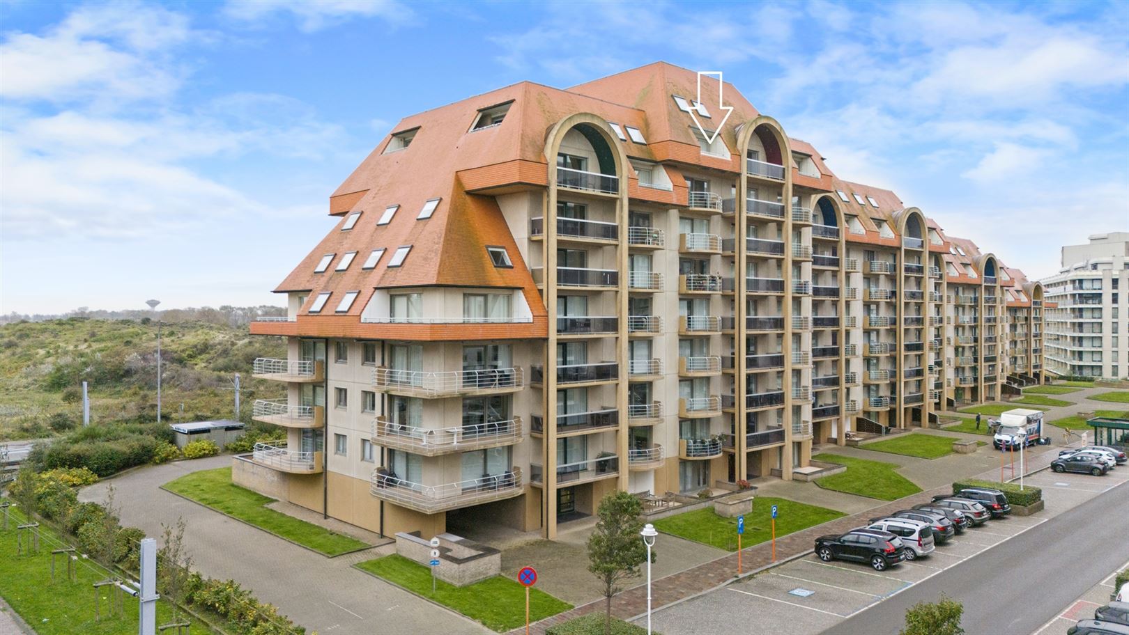 Riante dakstudio met groot terras en terrasberging foto 16