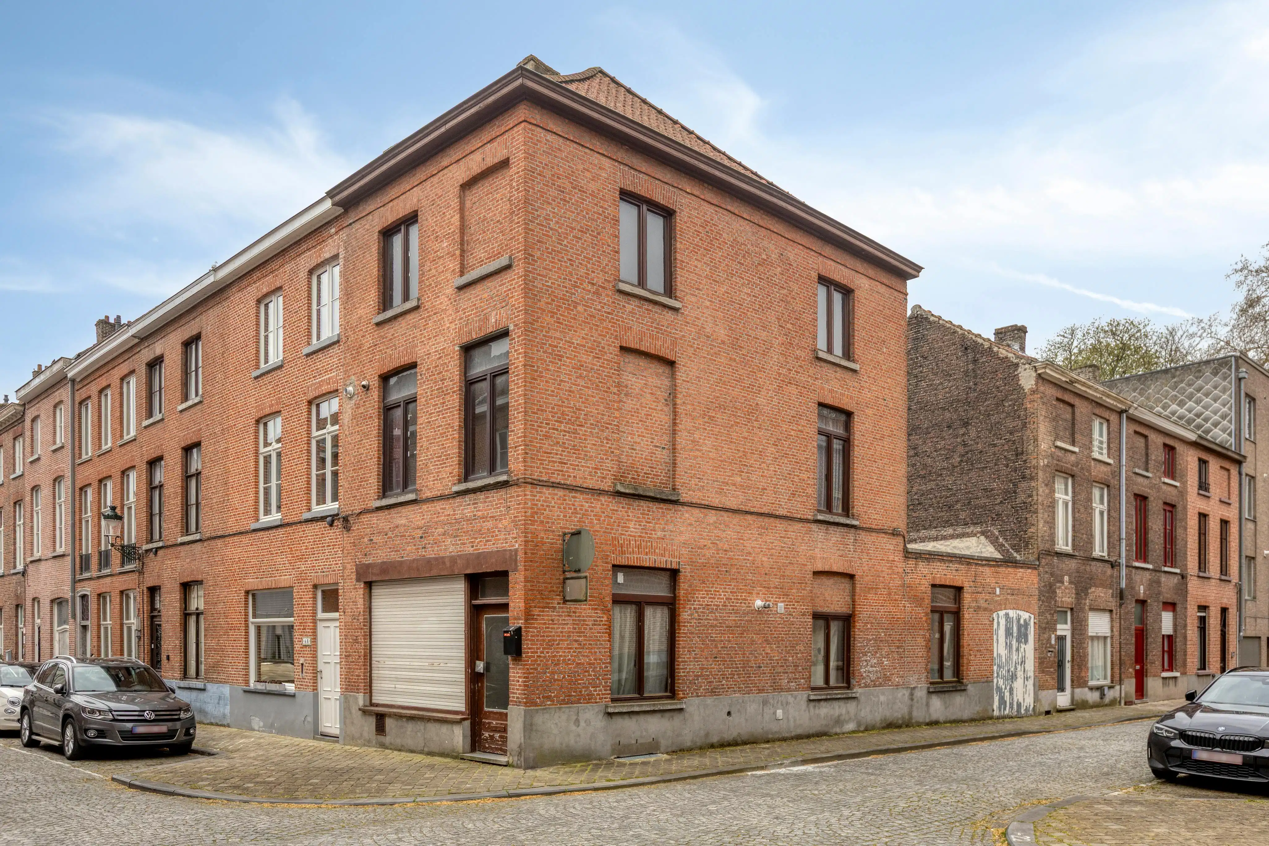 Hoofdfoto van de publicatie: Te renoveren woning te koop in Brugge nabij de Vesten