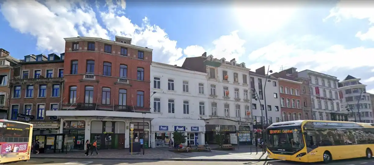HANDELSPAND op toplocatie aan het station van Namen nabij Medi-Market, Burger King, ... foto {{pictureIndex}}