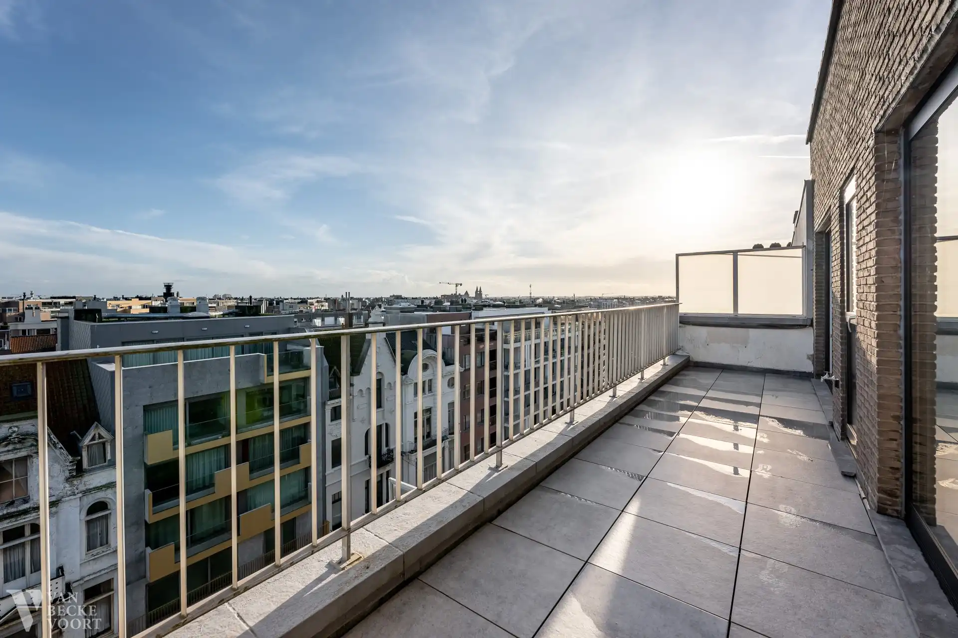 Standingvol gerenoveerde penthouse met (zee-)zicht foto 3