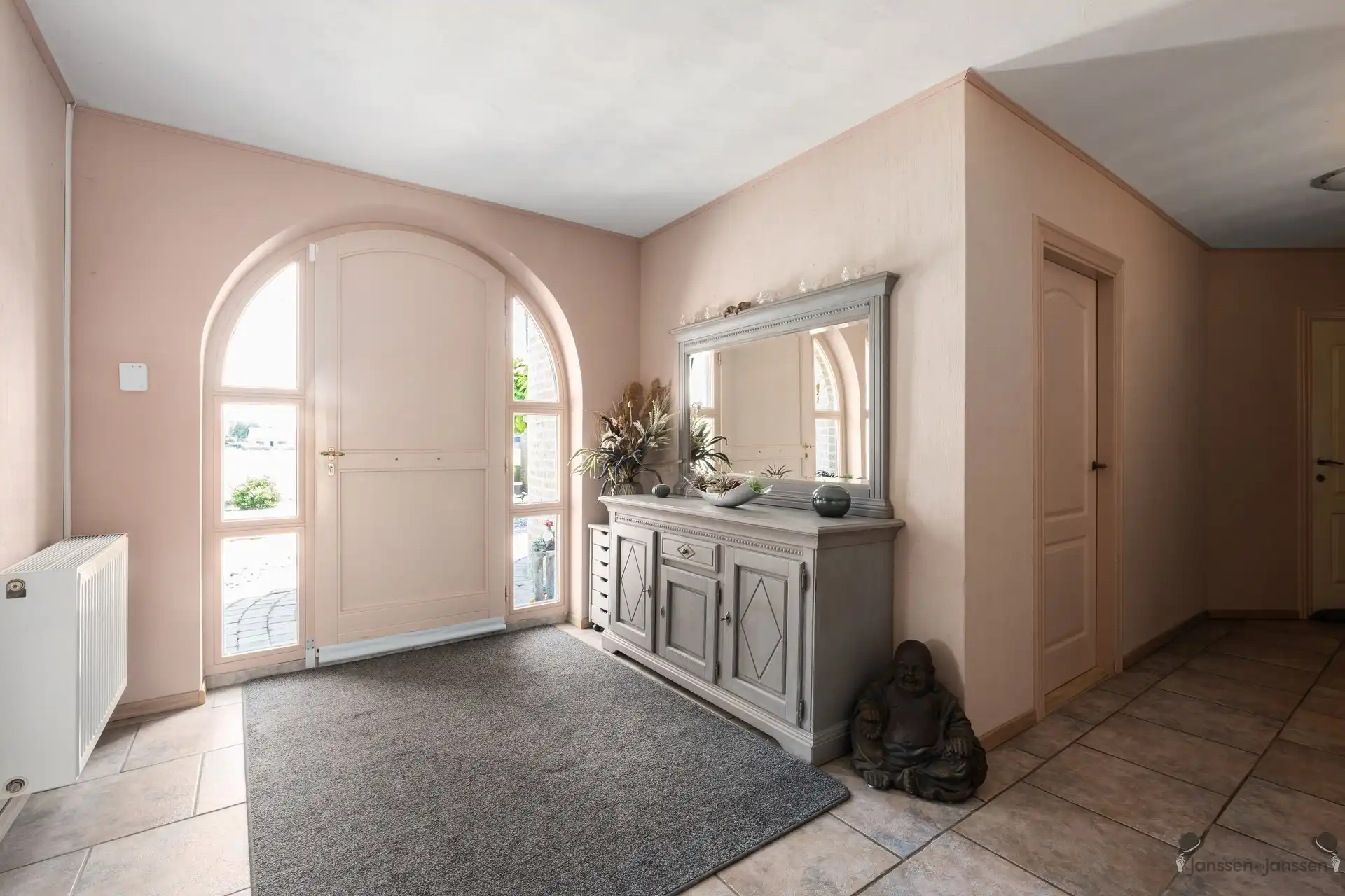 Instapklare gelijkvloerse Spaanse villa op een uitzonderlijk rustige locatie foto 3