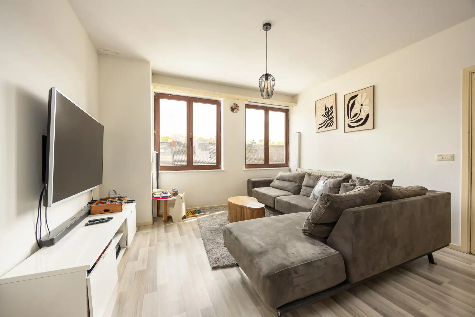Een appartement op de 2de verdieping met 2 slaapkamers, terras en garage.  foto 3