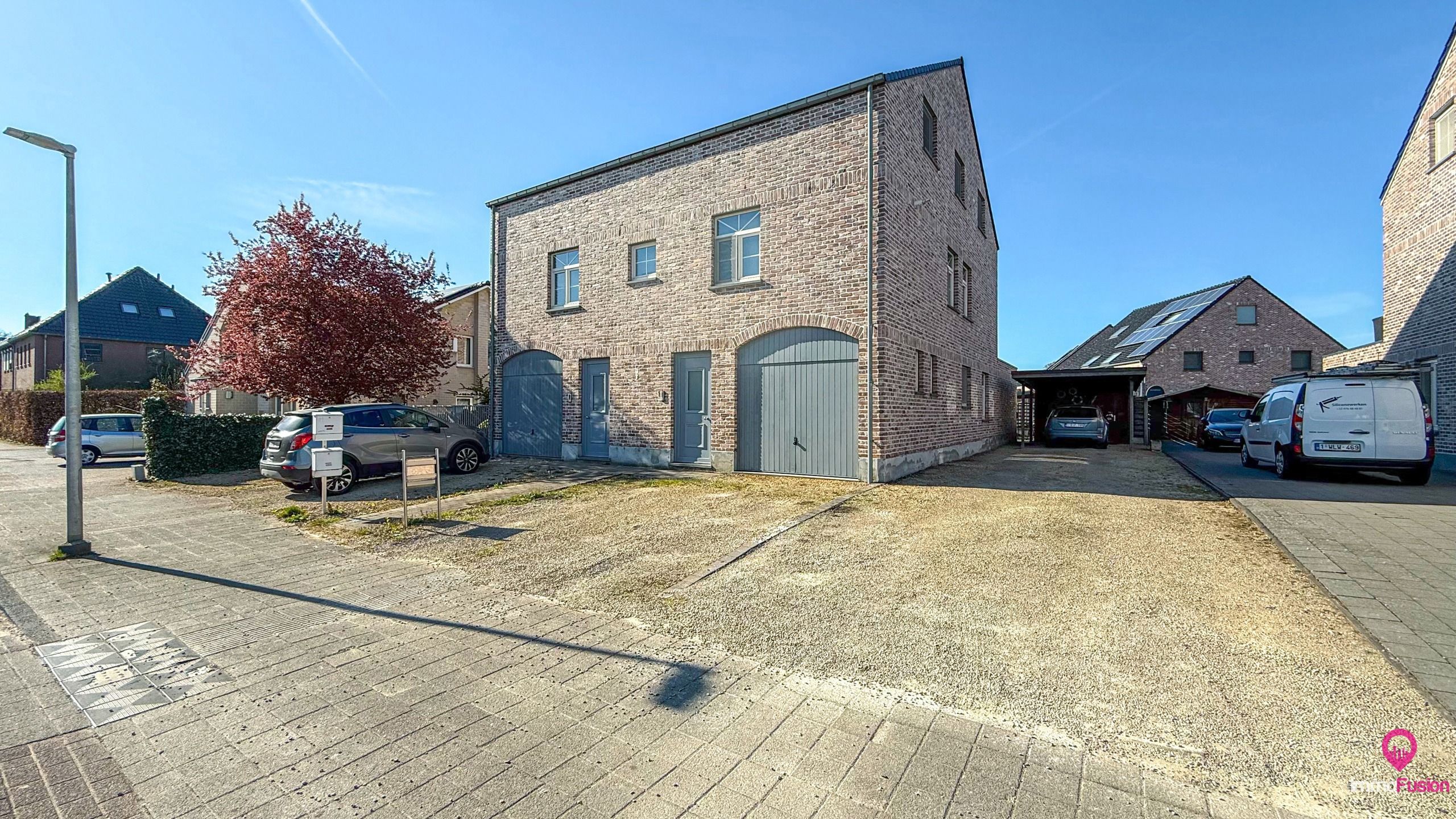 Instapklaar duplex appartement met 3 slaapkamers en terras! foto {{pictureIndex}}
