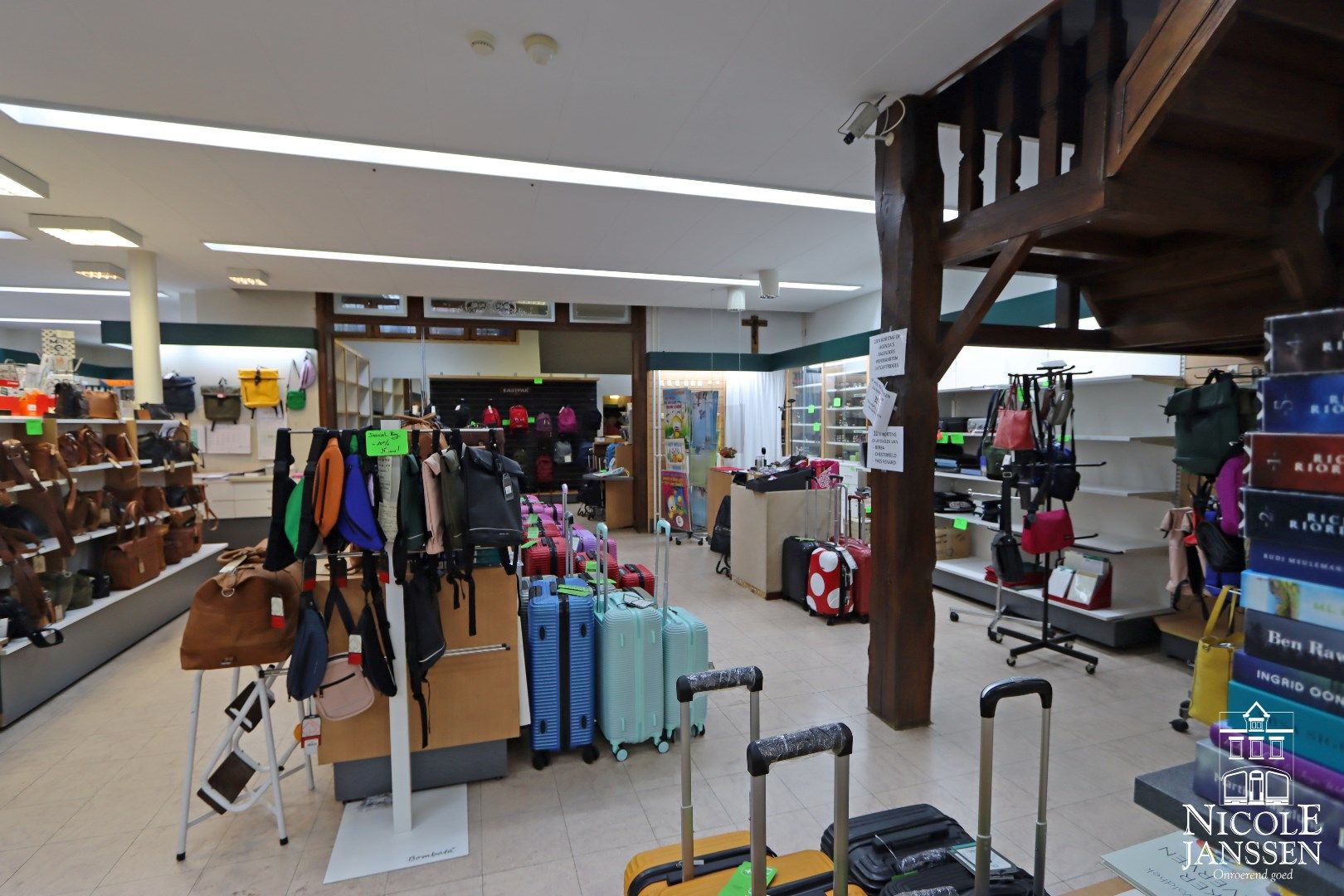 Gelijkvloers handelspand/kantoorruimte foto 11