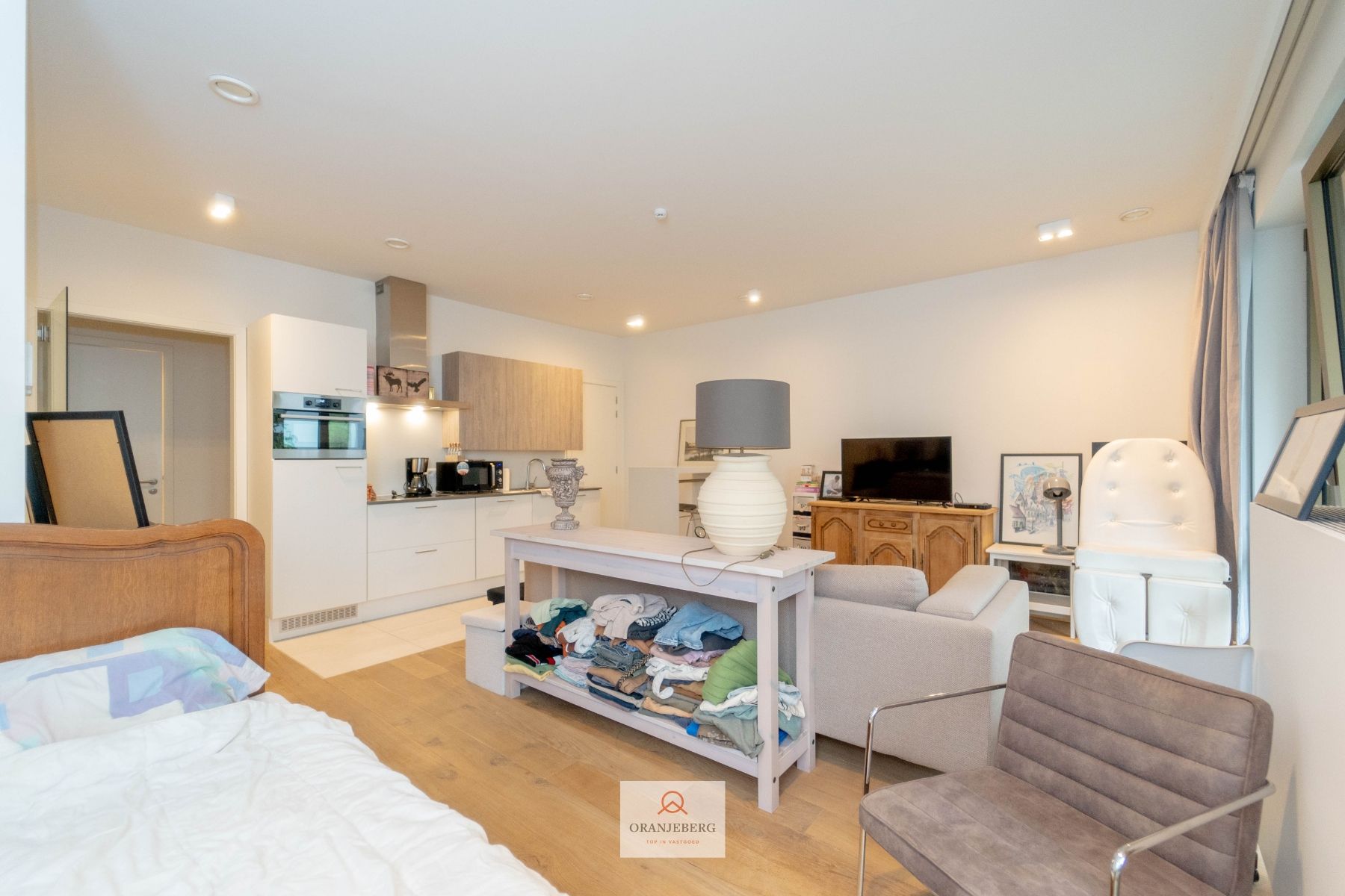 Moderne gelijkvloerse studio met terras te Gent foto 10