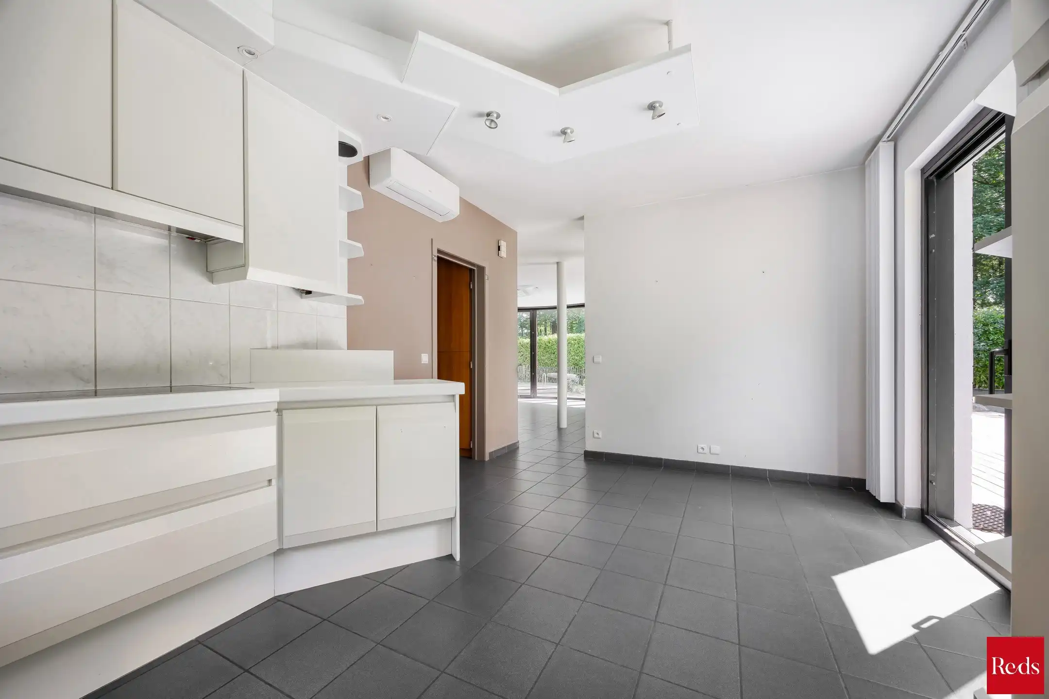 Villa met zwembad omringd door natuur en maximale privacy foto 11