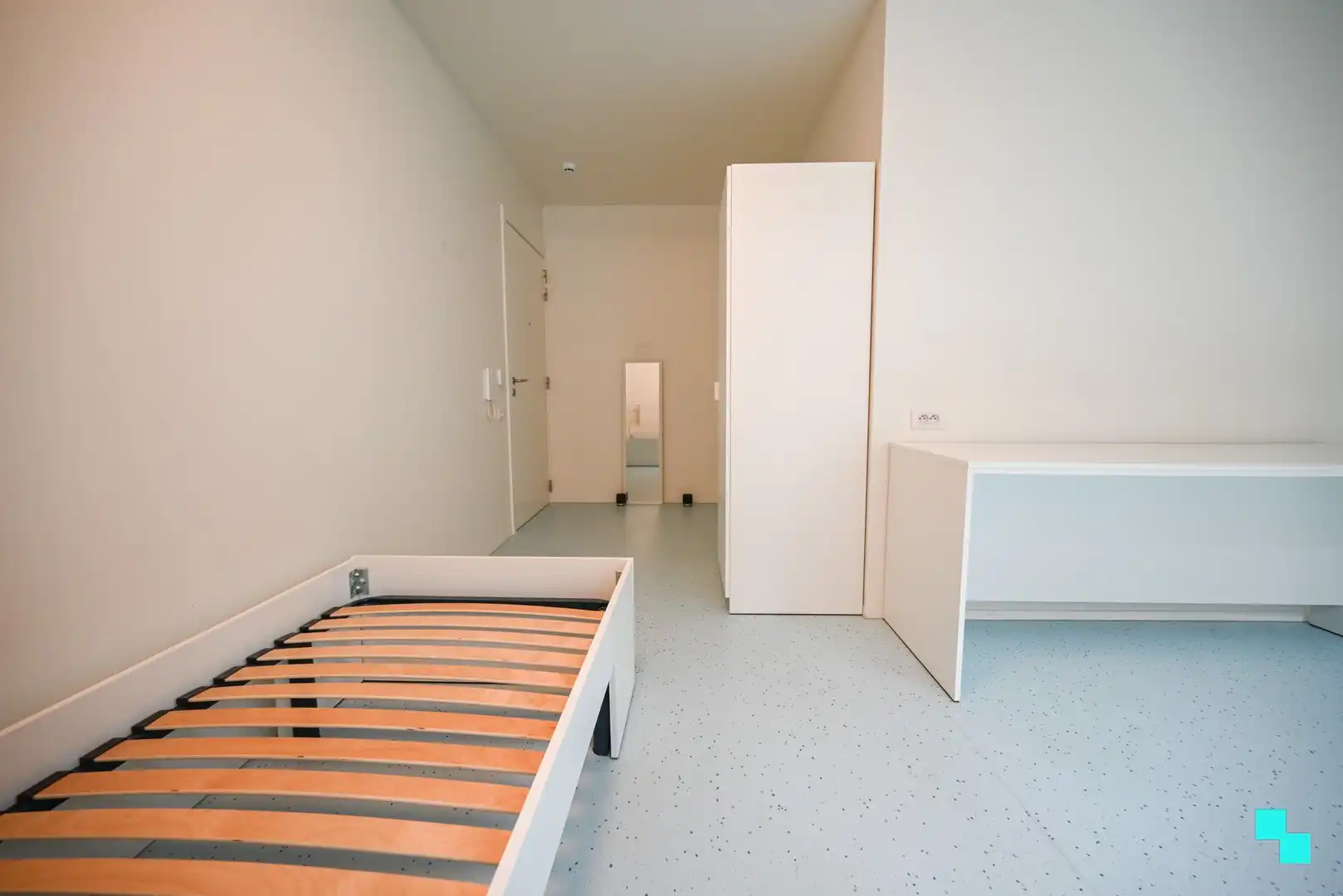 Studentenkamer met eigen badkamer en terras, centrum Kortrijk foto 2