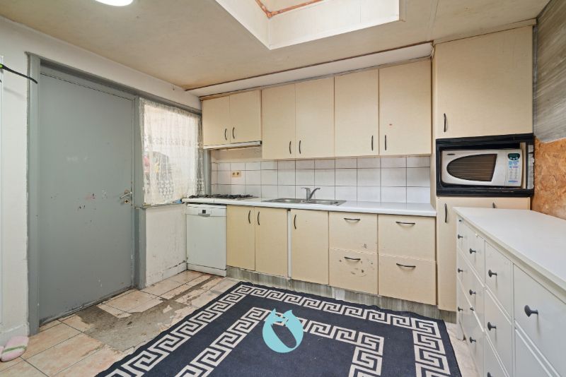 Ruime woning met 4 slaapkamers en grote tuin foto 5