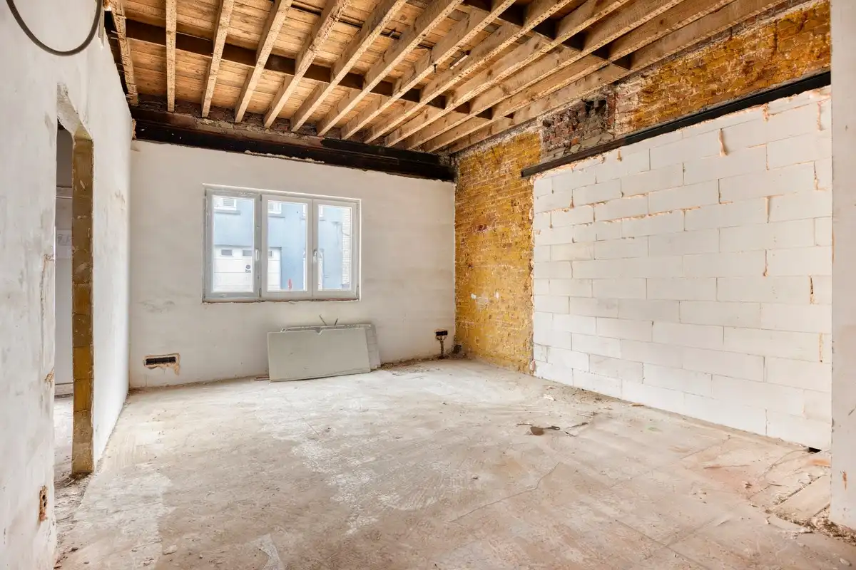 OPTIE        Te renoveren stadswoning foto 4