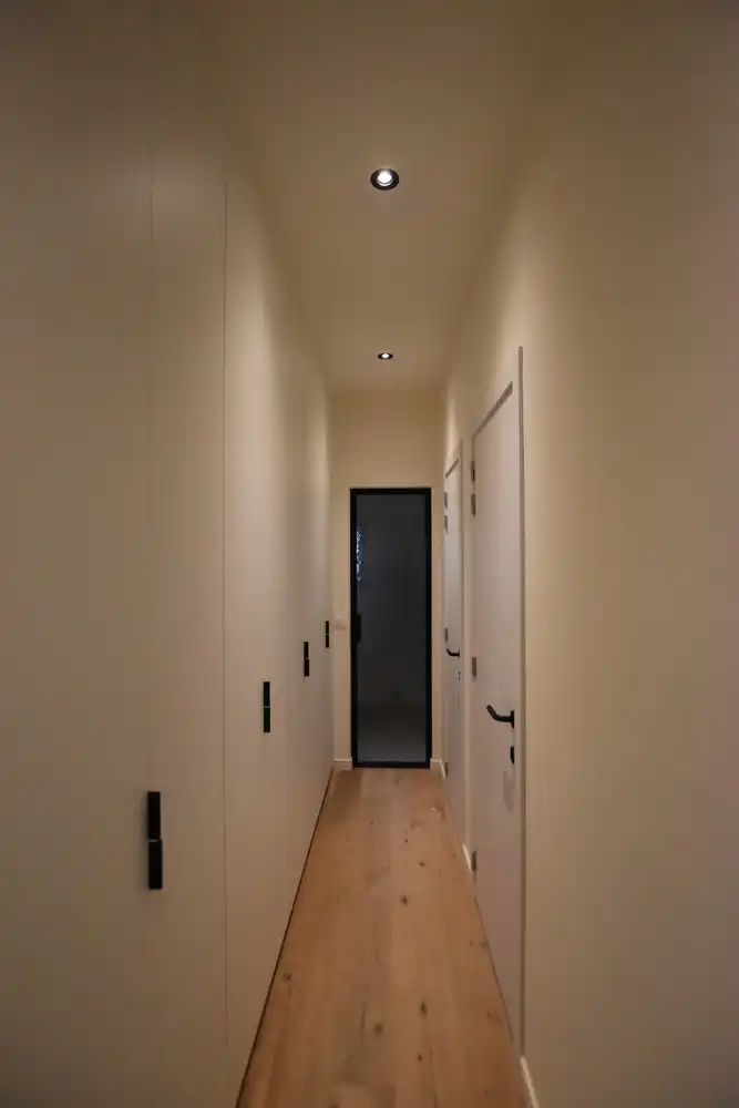 Zeer mooi gerenoveerd één-slaapkamer appartement met terras te Deurne. foto 3