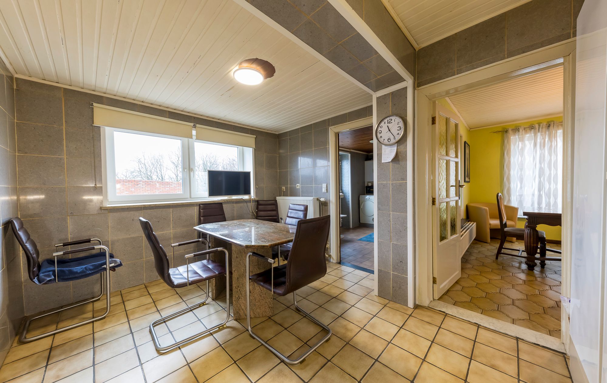 TE KOOP: Goed gelegen (halfopen) woning met bijgebouw van 90m2 te Lanklaar foto 3