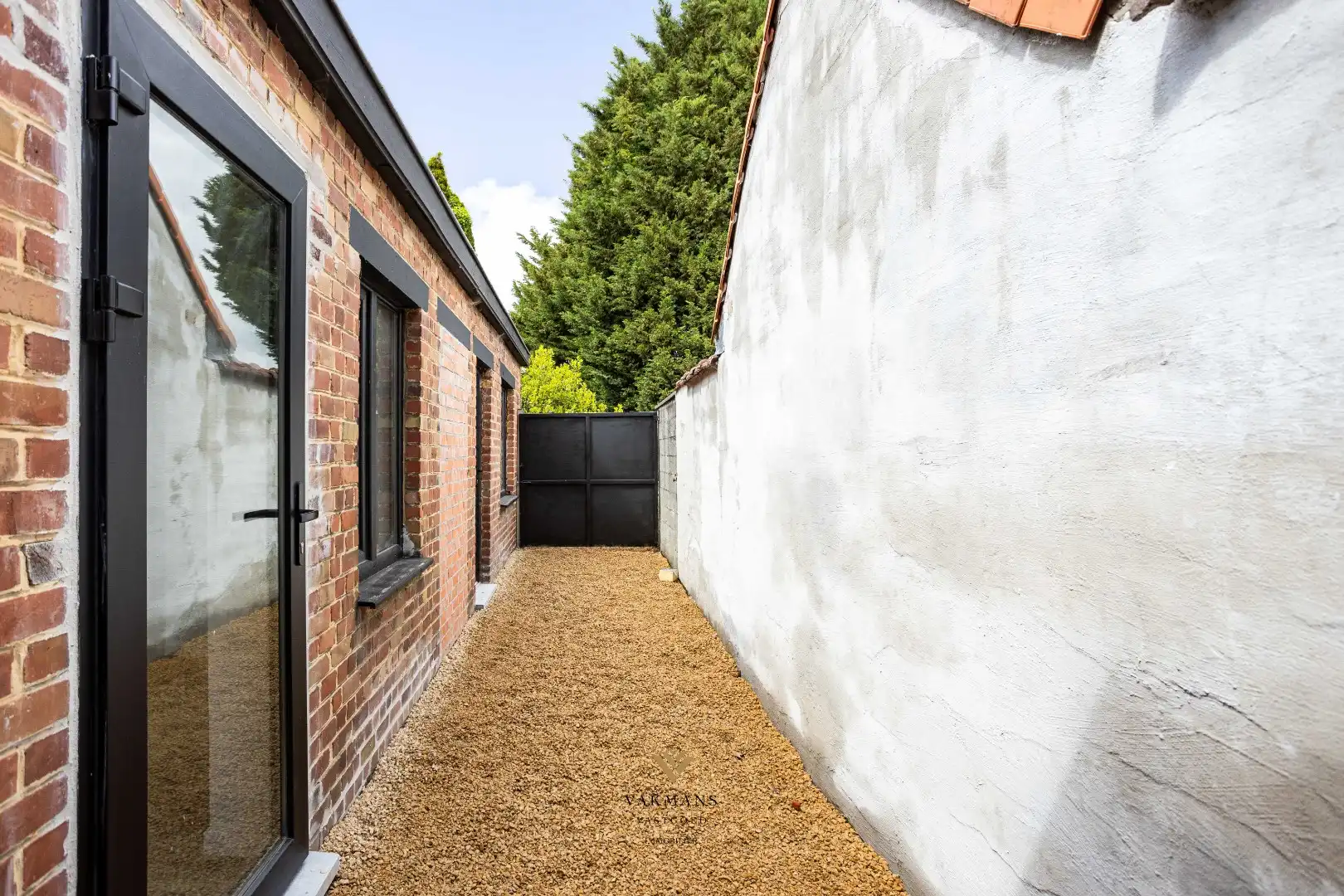 Een vernieuwd huis met 3 slaapkamers en garage foto 29