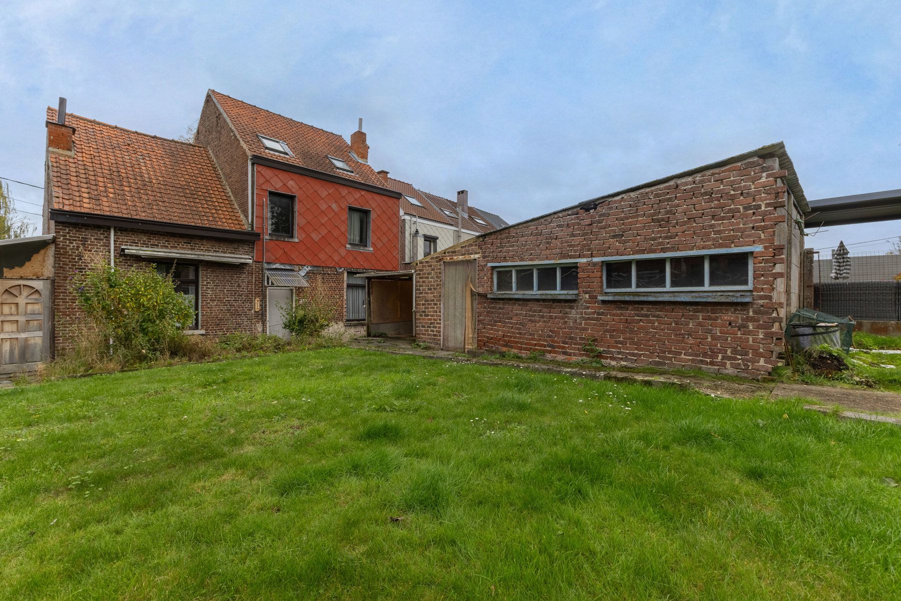 OPTIE Goed gelegen ruime te renoveren woning  foto 6