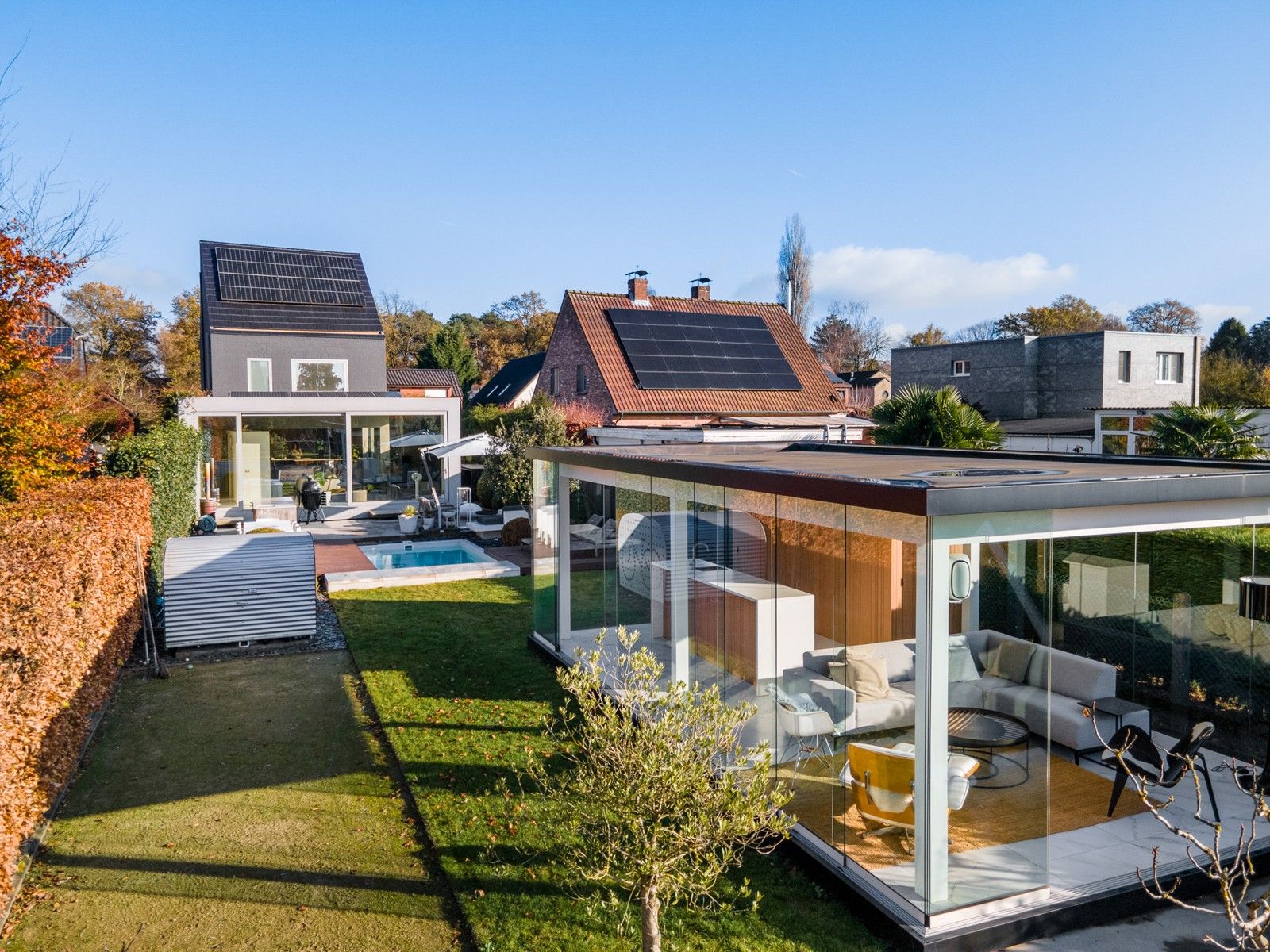 Zeer moderne woning met hoogwaardig afgewerkte binnen- en buitenruimte. foto 4