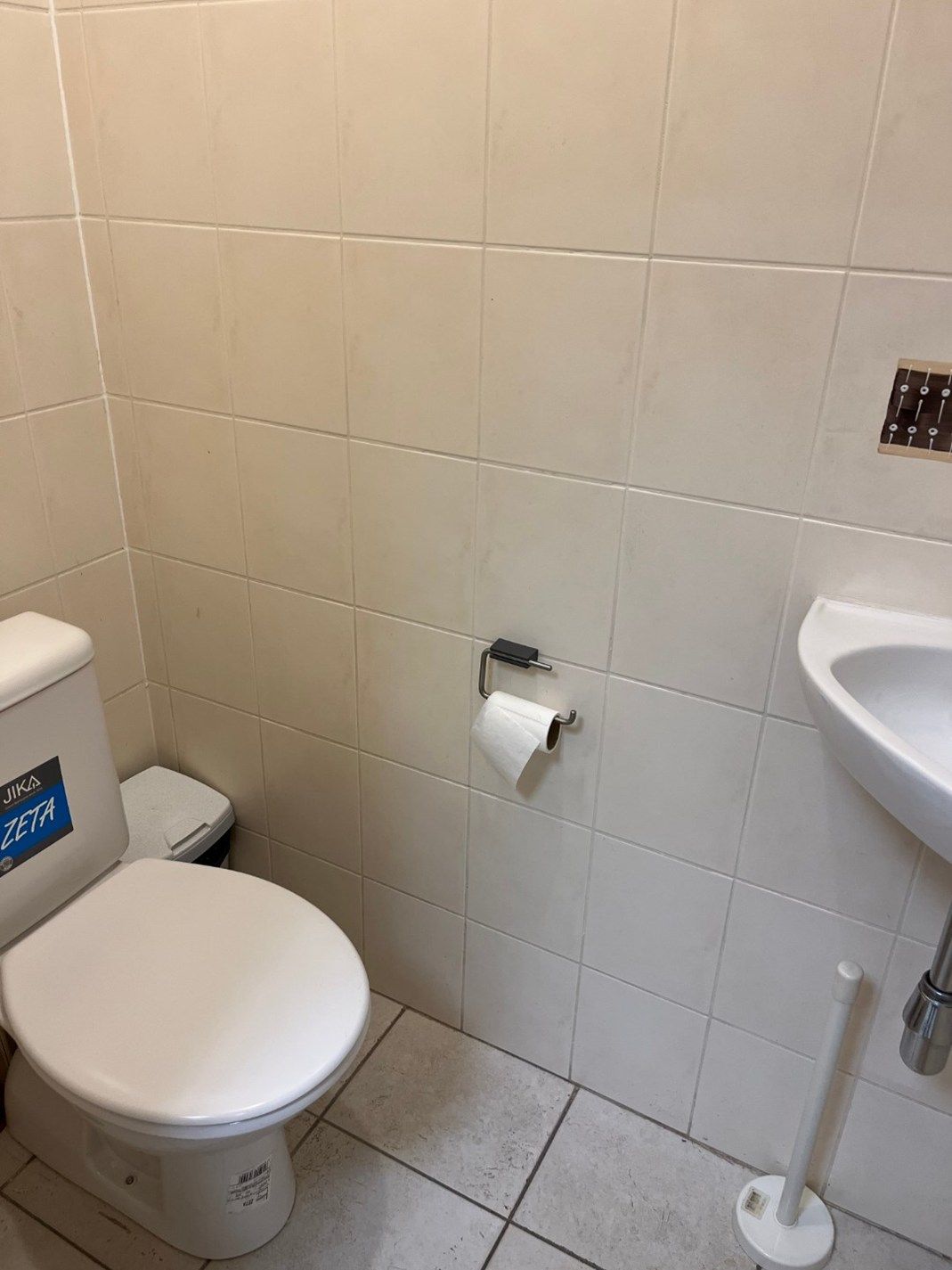 Uitstekend gelegen commercieel pand met parkeermogelijkheden ! foto 8