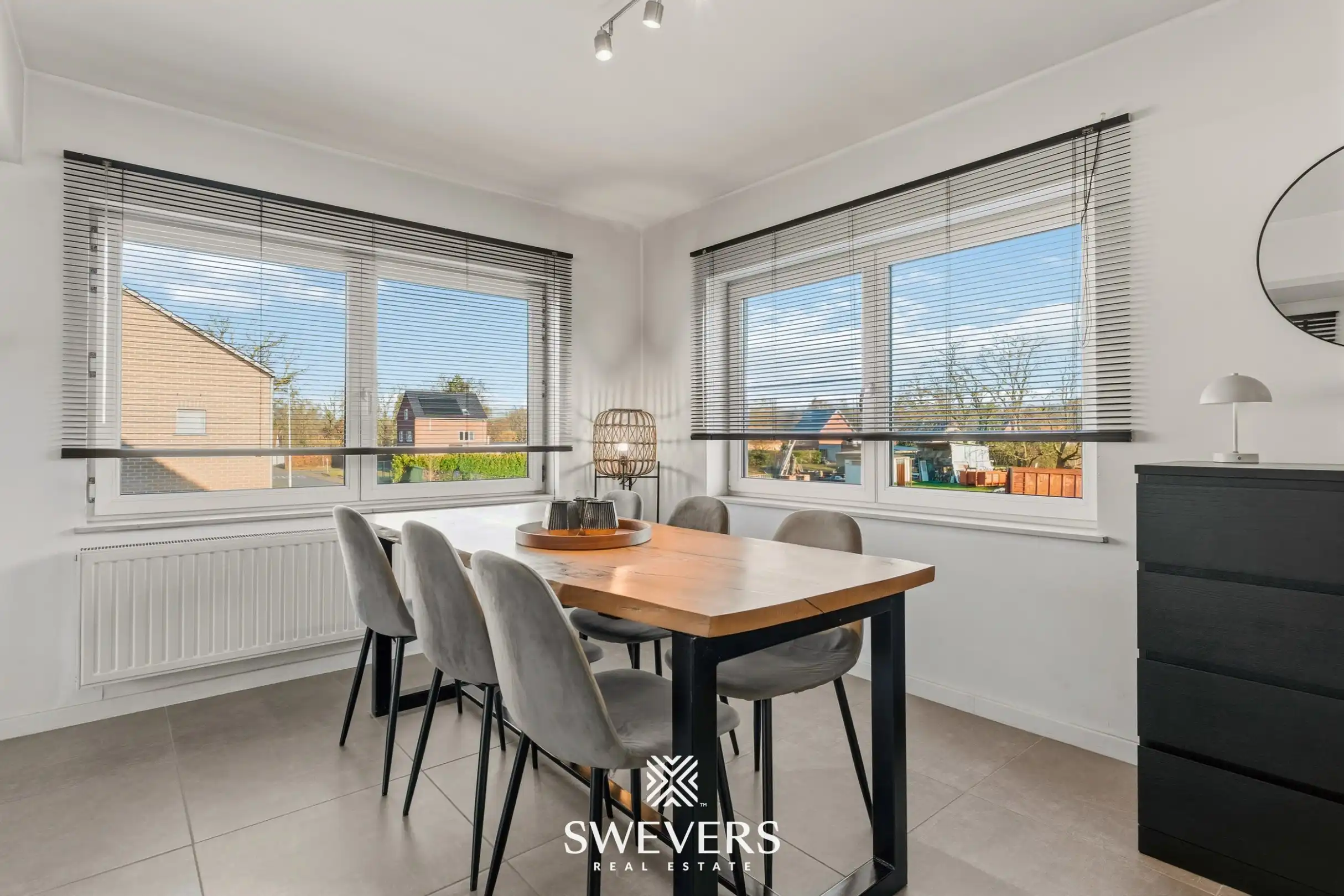 Gerenoveerd appartement met terras op topligging in Diepenbeek foto 13