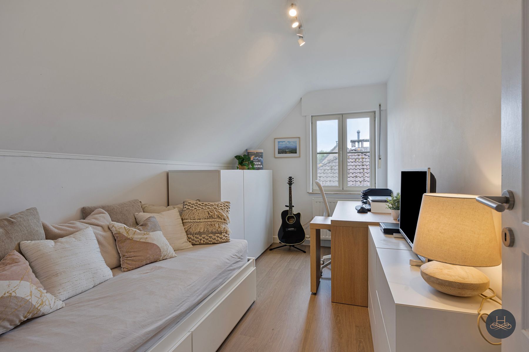 Rustig gelegen, gerenoveerde open woning met prachtige tuin foto 29