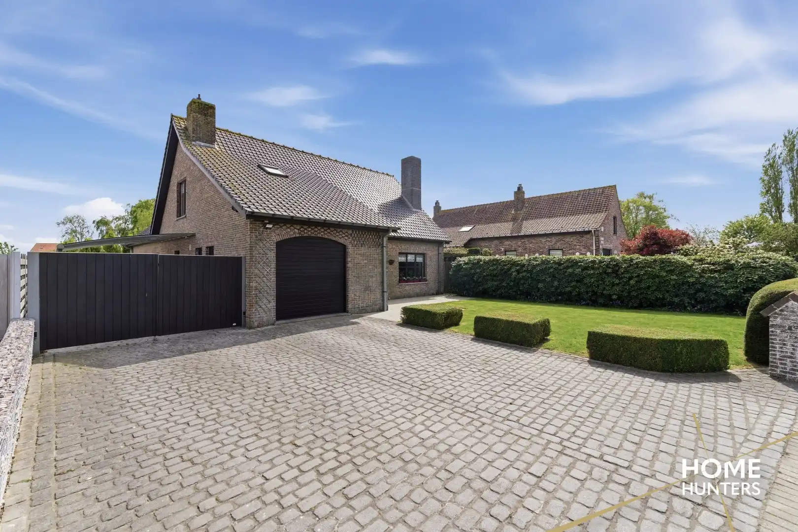 Instapklare villa met 5 slaapkamers, een ruime garage en een prachtige tuin te Dikkebus foto 2