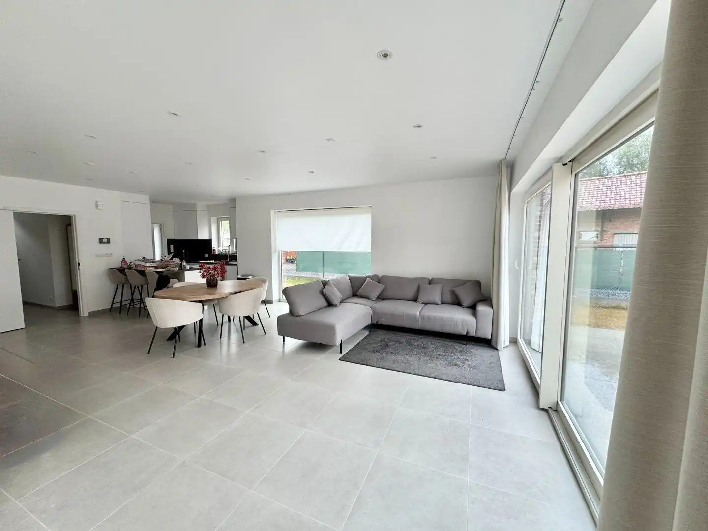Ruime halfopen nieuwbouwwoning met 3 slaapkamers en tuin foto 3