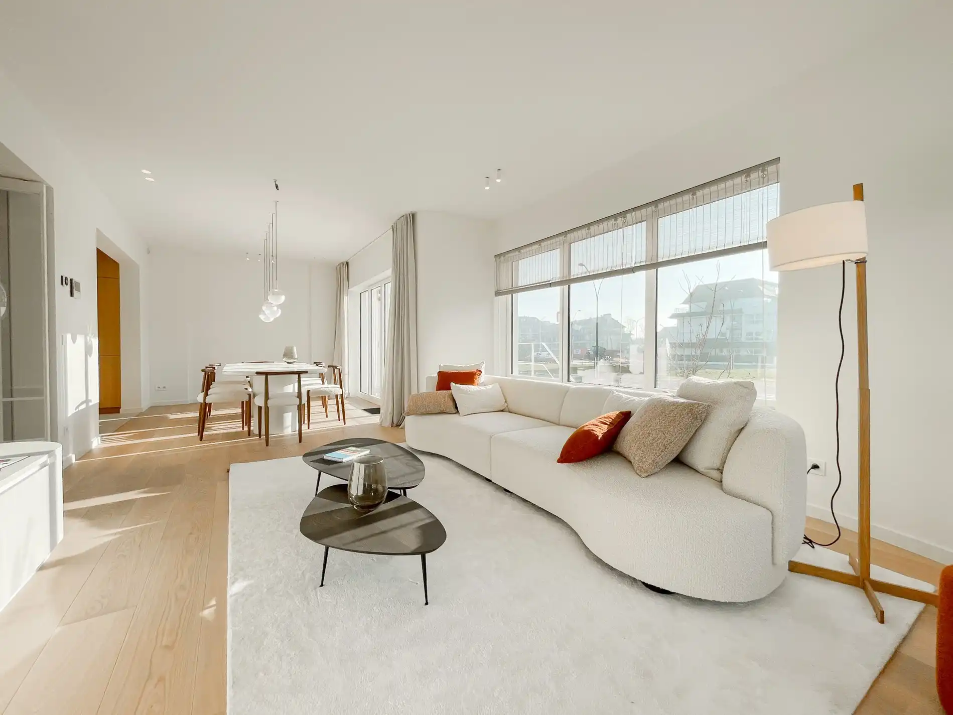 Exclusieve villa: Uitzonderlijk volledig gerenoveerde villa met frontaal zeezicht. foto 4