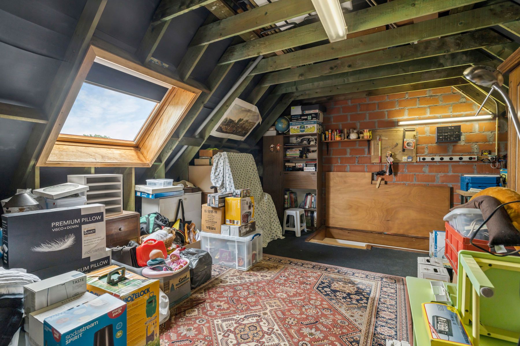 Charmante gezinswoning met tuin, garages en zonnepanelen foto 22