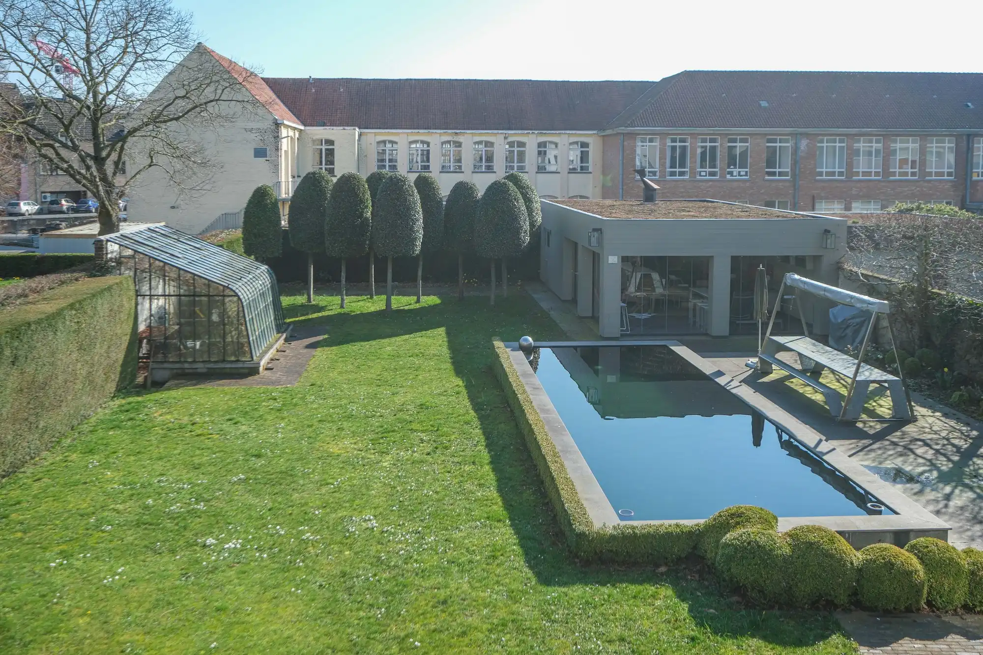 Heel ruime stadswoning met kantoren en tuin foto 31