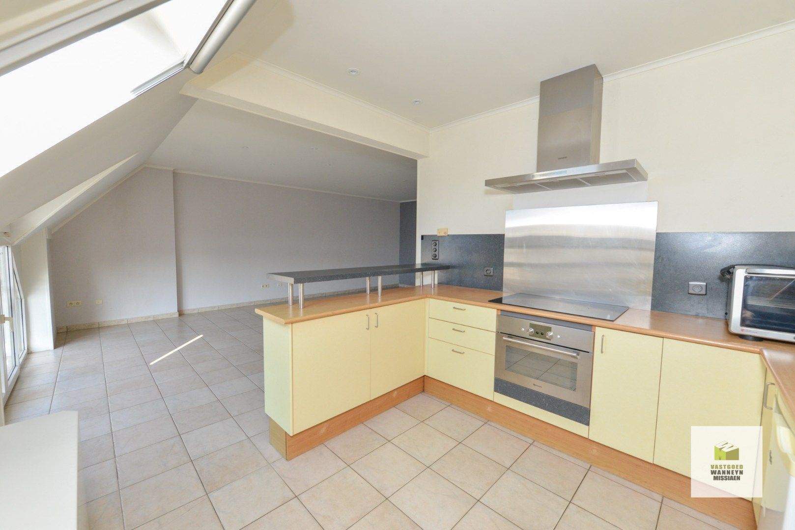Instapklaar 2 slaapkamer appartement met autostaanplaats foto 4