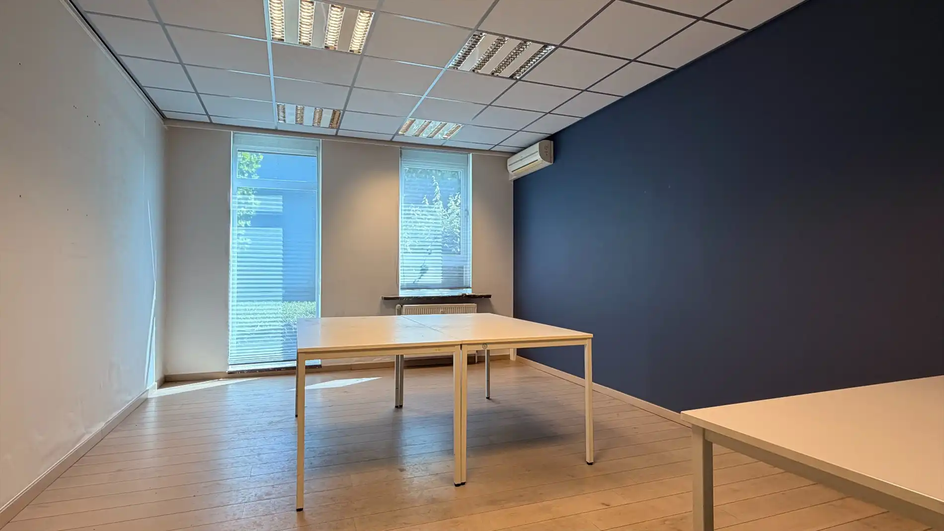 Budgetvriendelijke kantoren met parking te huur in Deurne foto 3