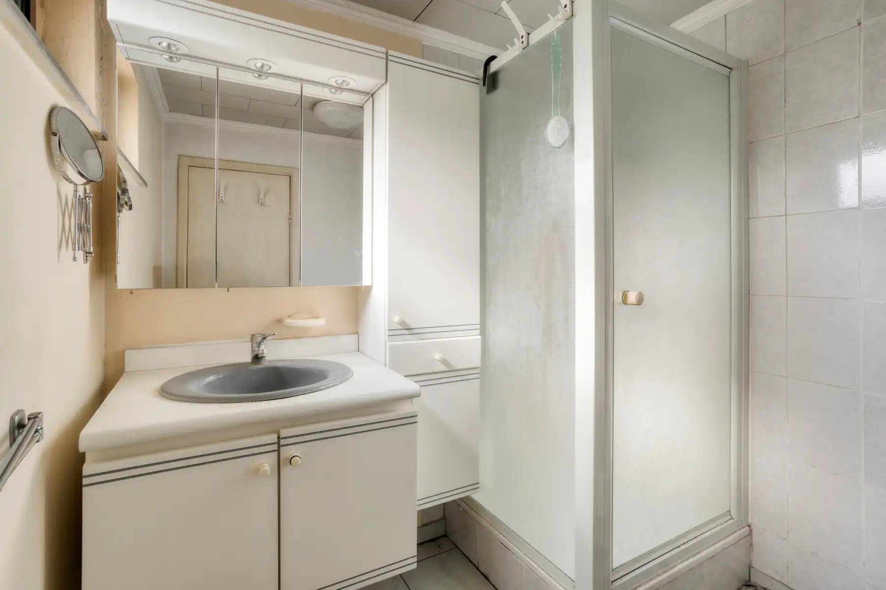Te renoveren woning met ruime tuin aan Fort II Wommelgem. foto 10