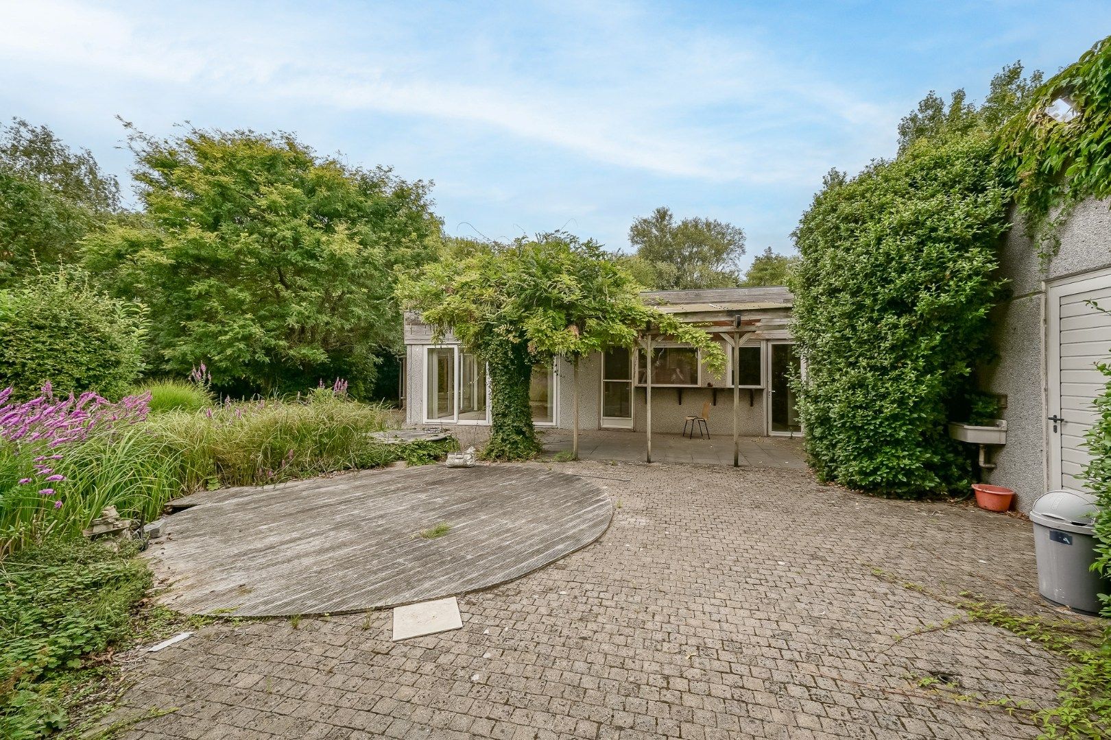 Winkelruimte met magazijn en woonst te Oostende foto 30