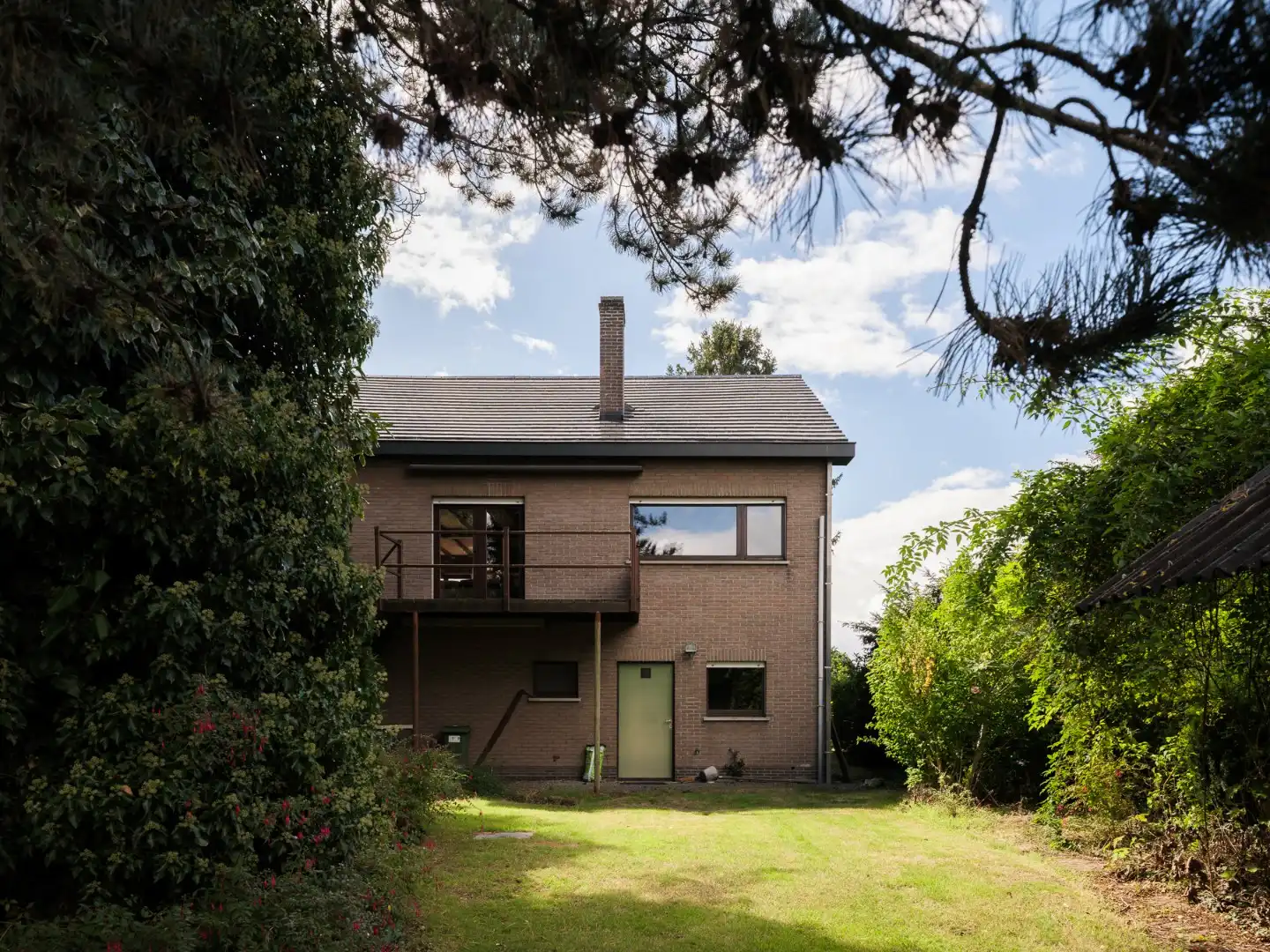 Vrijstaande woning met 4 slpk. in een oase van rust foto 23