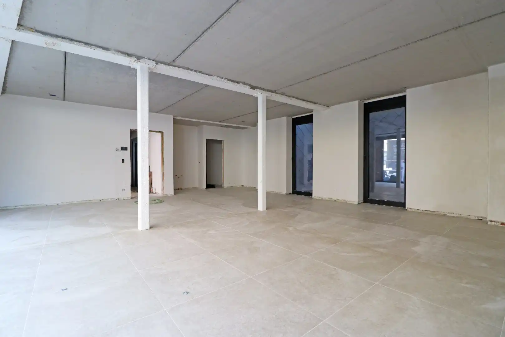 Handelsruimte/kantoor in hartje Torhout foto 3