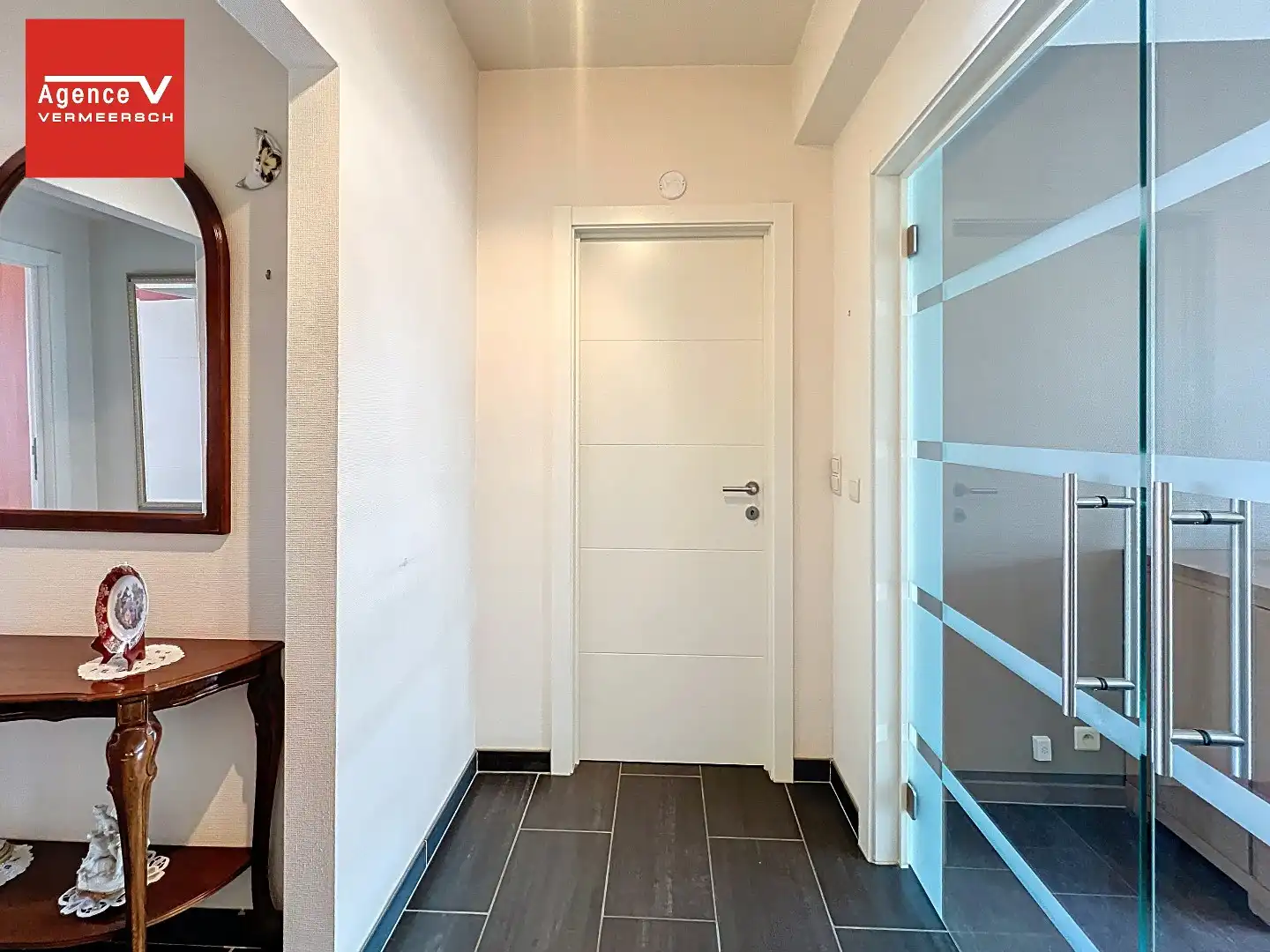 Lichtrijk en centraal gelegen 2-slkr appartement met lateraal parkzicht!  foto 11