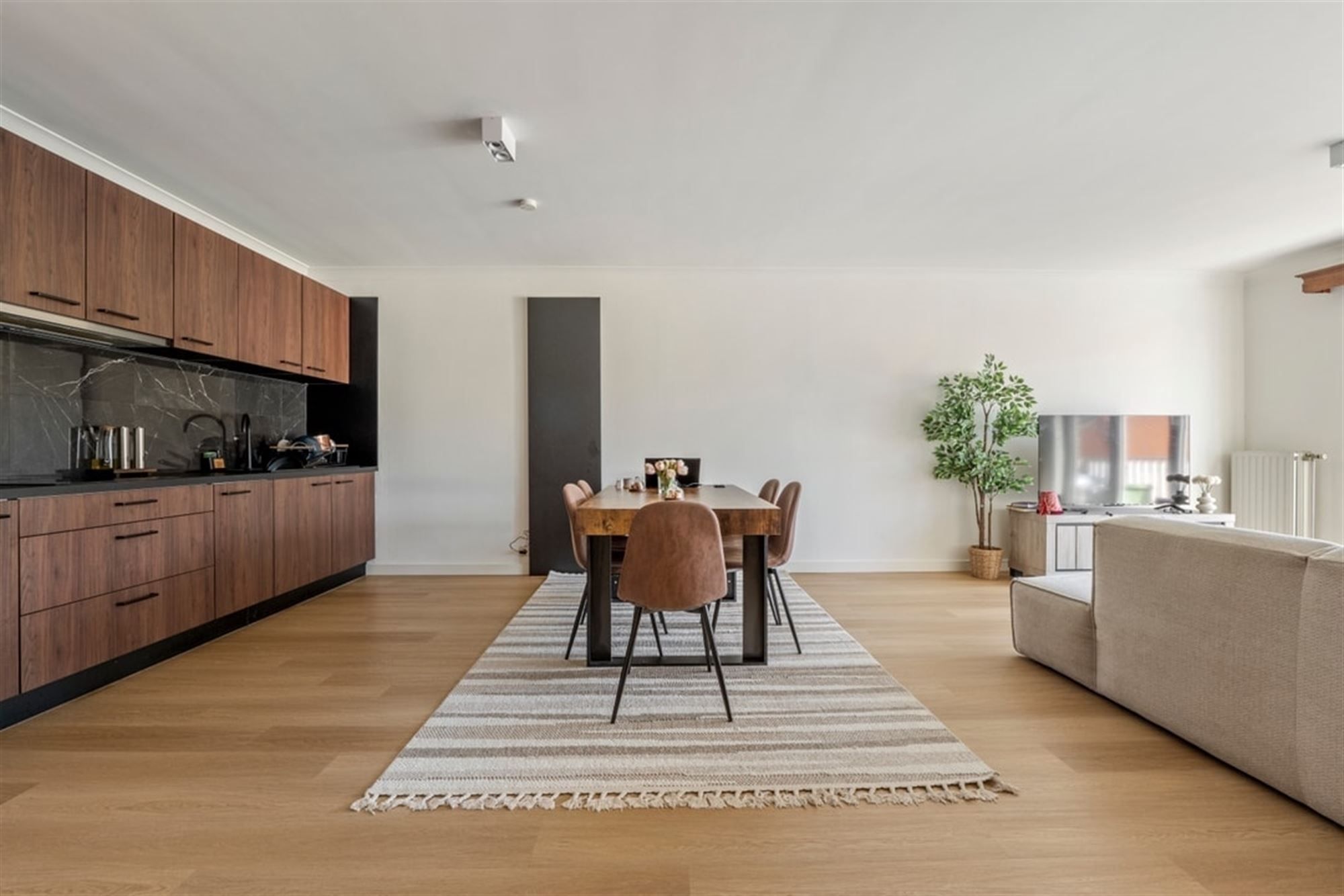 KNAP 2 SLK APPARTEMENT OP WANDELAFSTAND VAN HET CENTRUM VAN SINT-TRUIDEN  foto 2