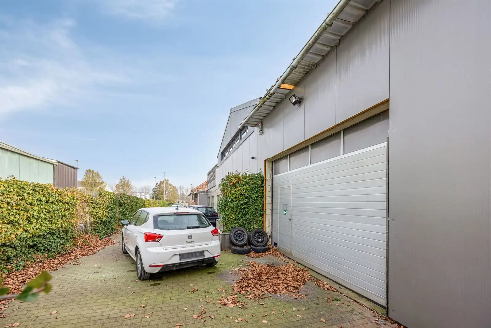 Loods met woning en loft te koop foto 2